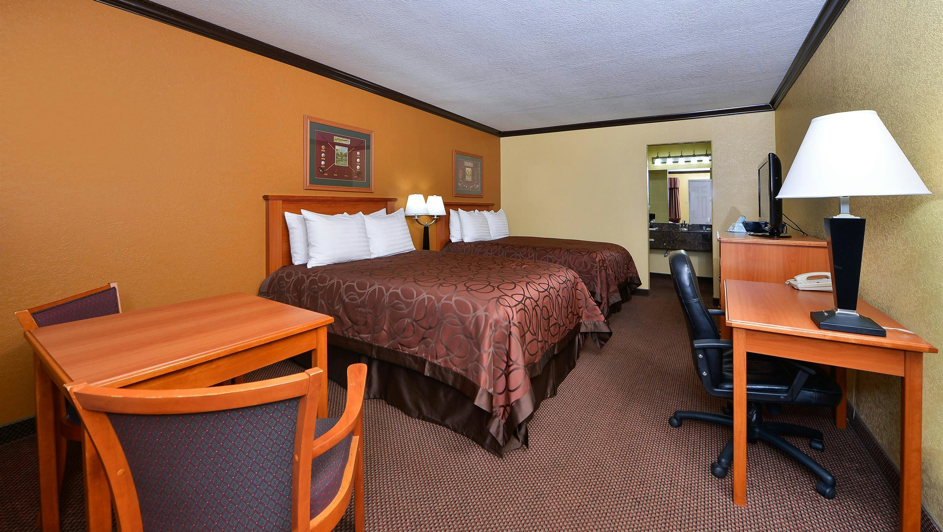 2 Queen Beds Nonsmoking