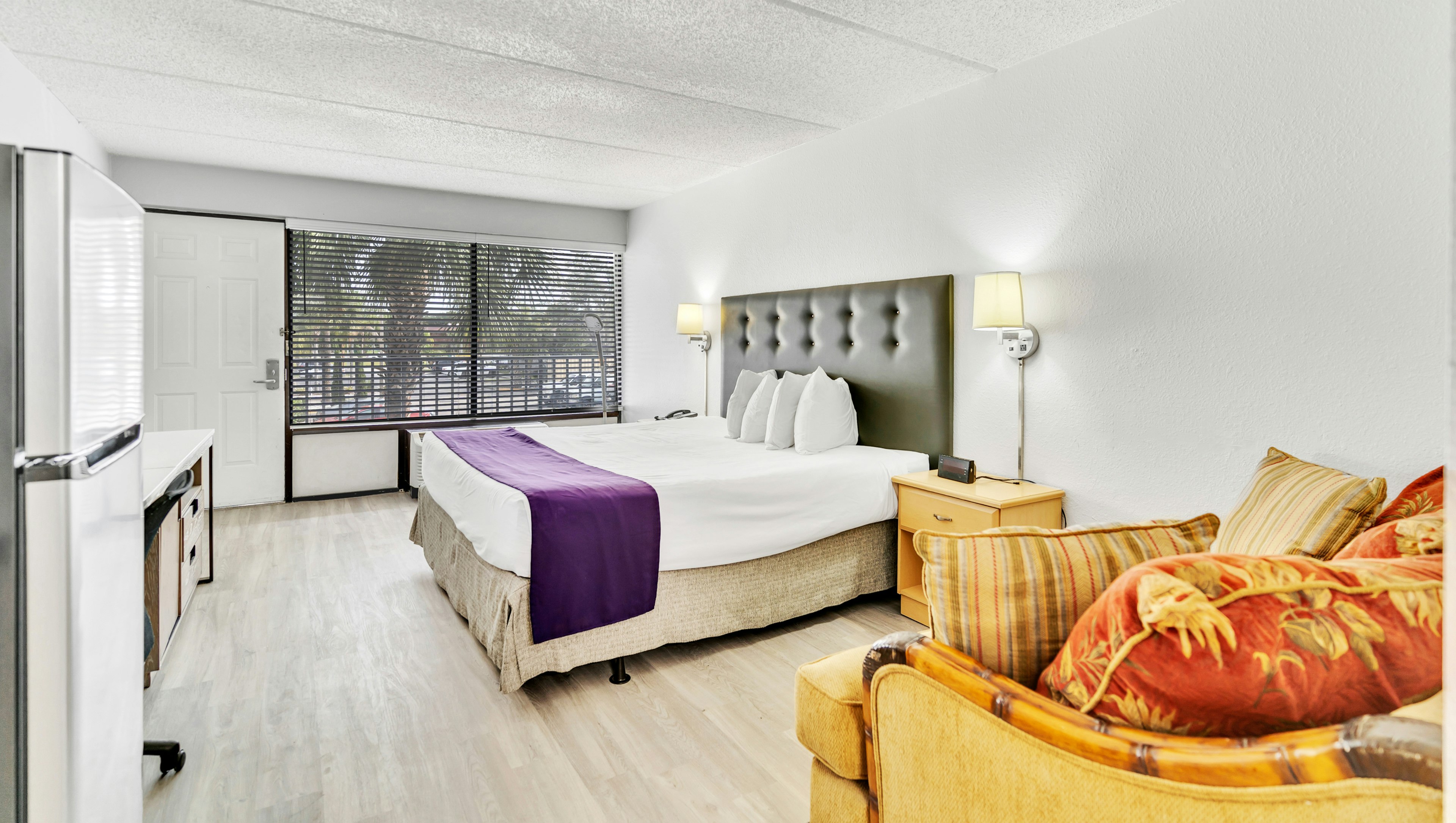 1 King Bed Nonsmoking