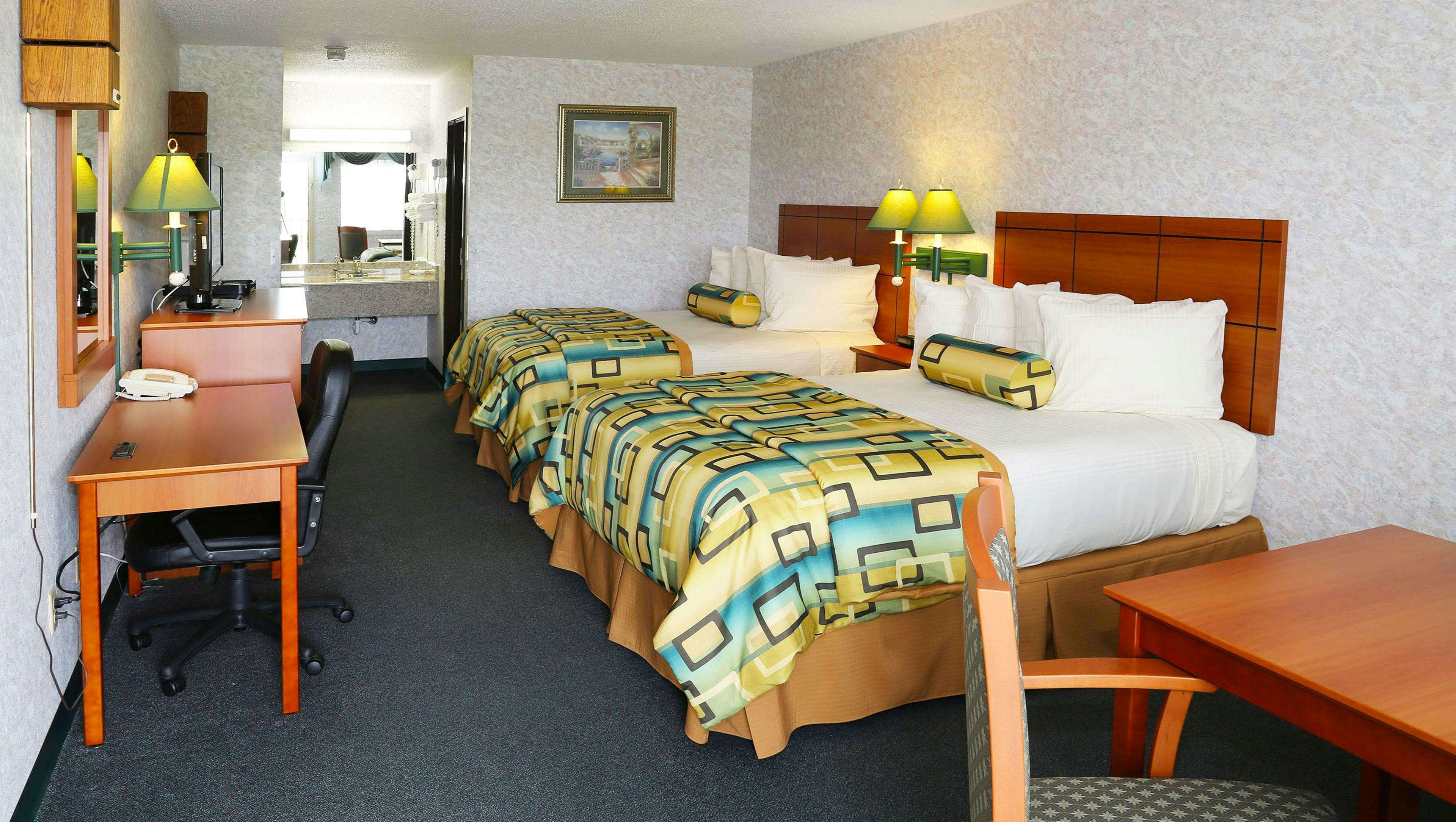 2 Queen Beds Nonsmoking