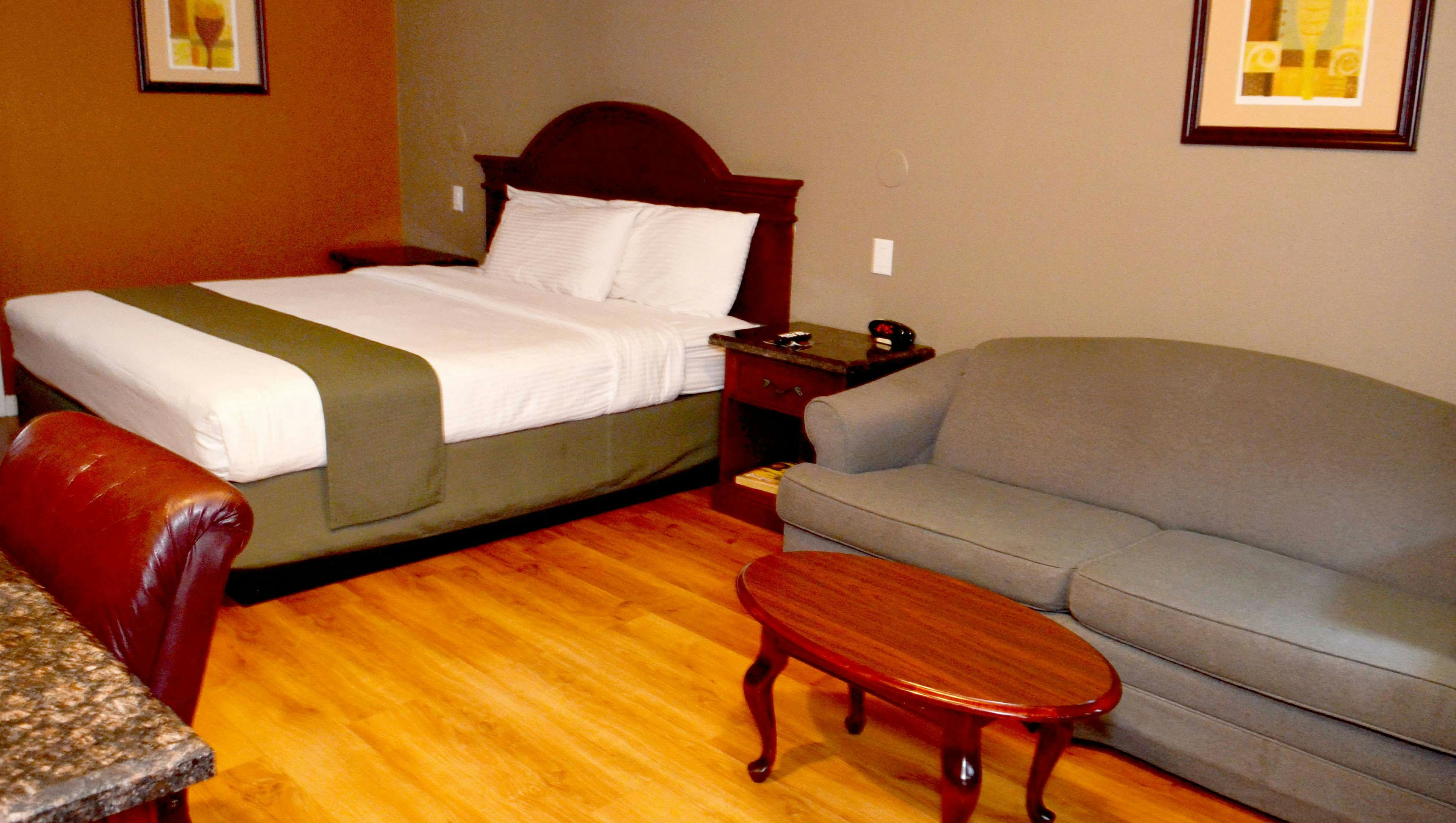 Dynasty Suites Hotel Riverside