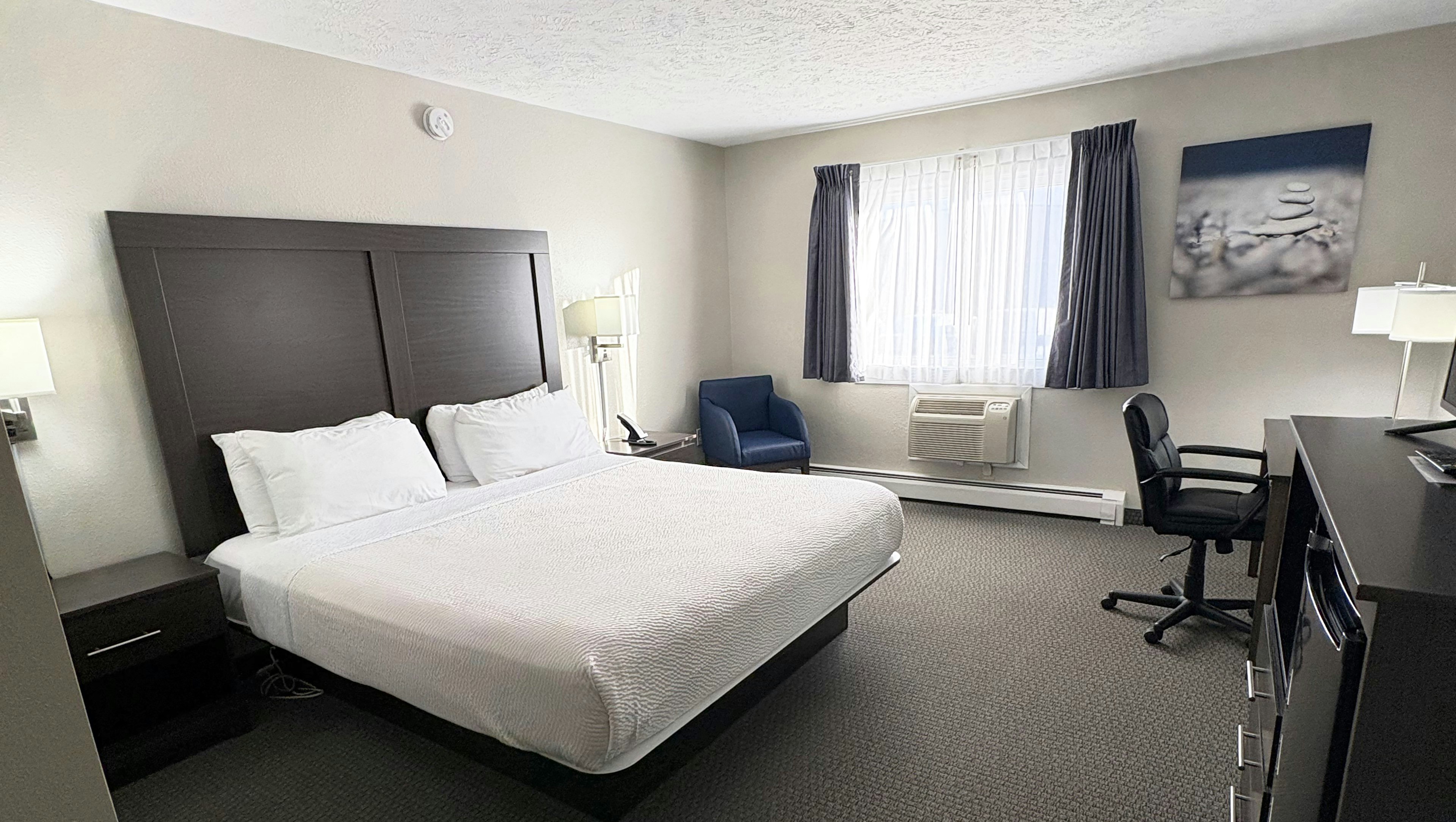 1 King Bed Nonsmoking