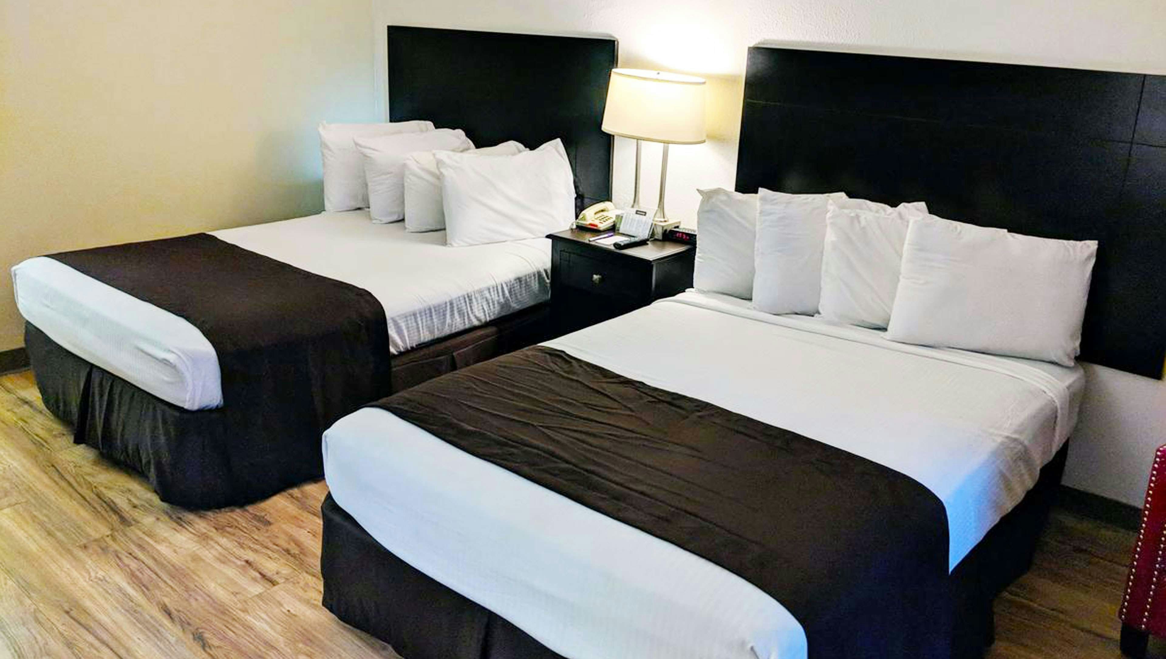 Hotel Francis** 2 Double Beds Nonsmoking