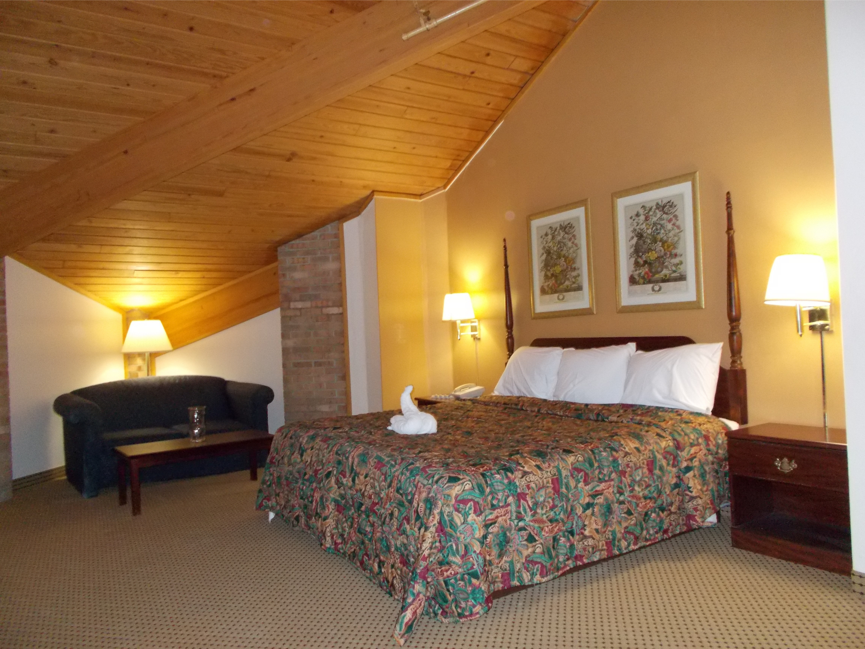 Royalton Inn & Suites Wilmington Suite with 1 King Bed