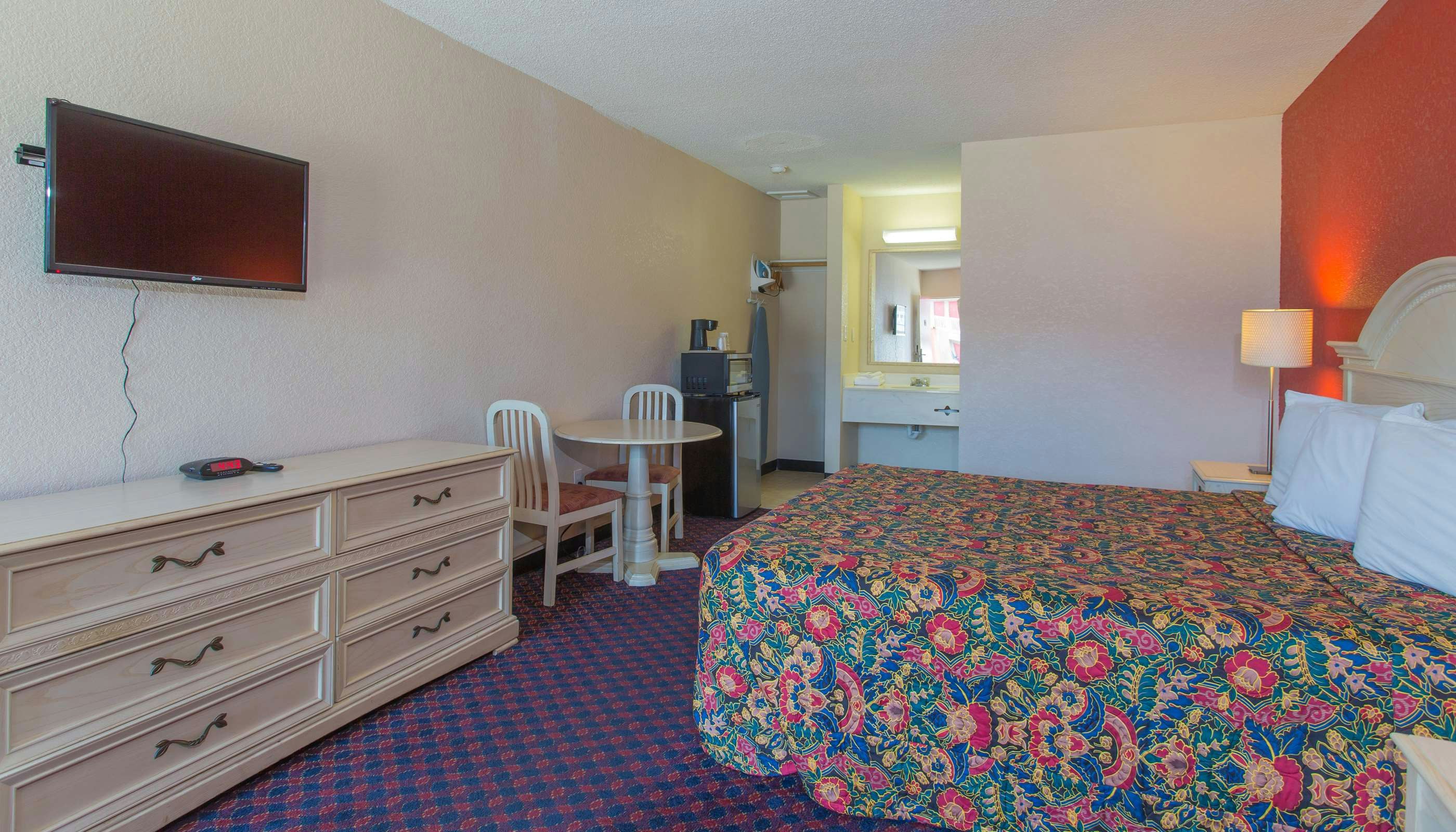 Studios and Suites 4 Less Battlefield Blvd.