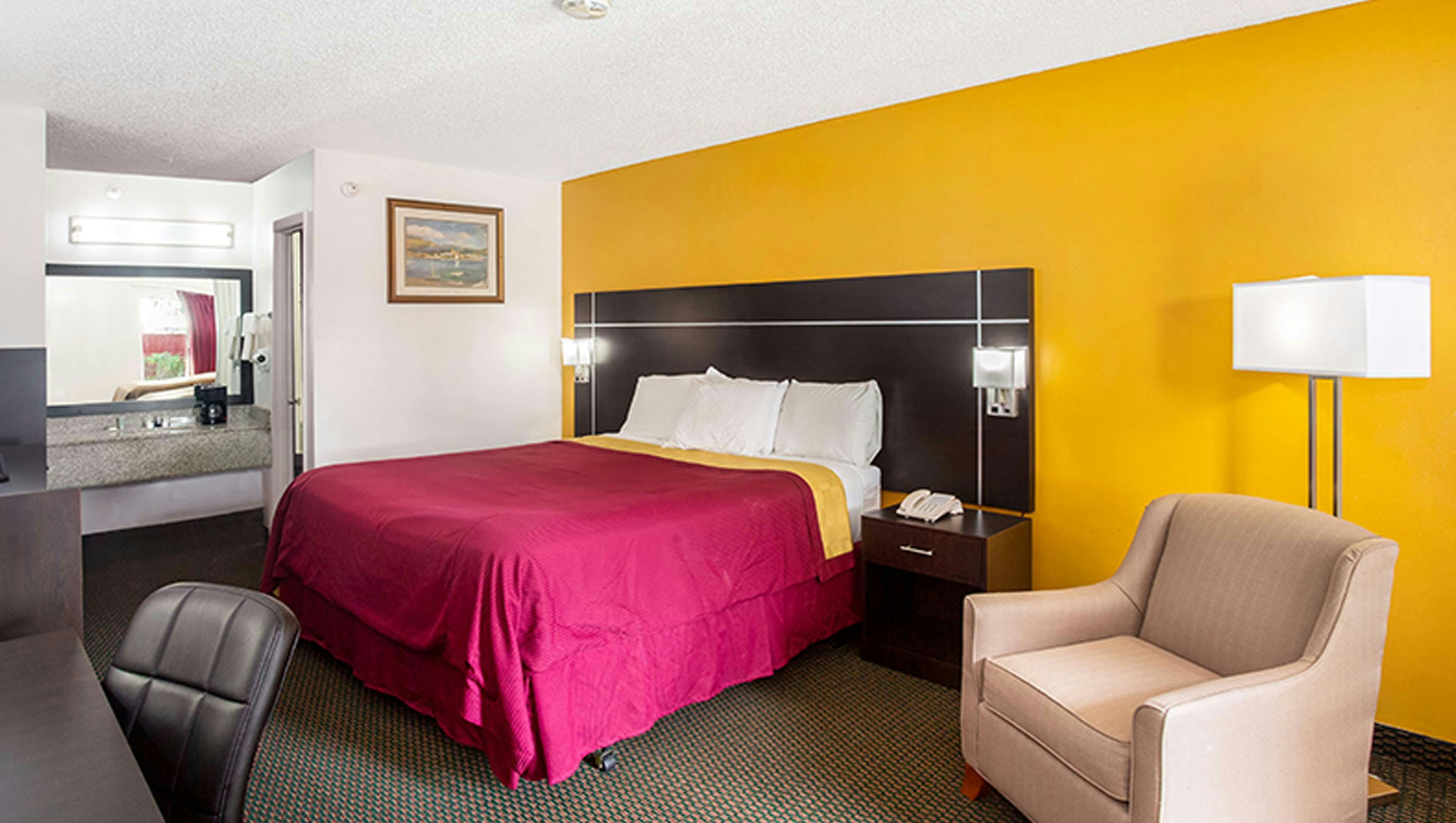 1 King Bed Nonsmoking