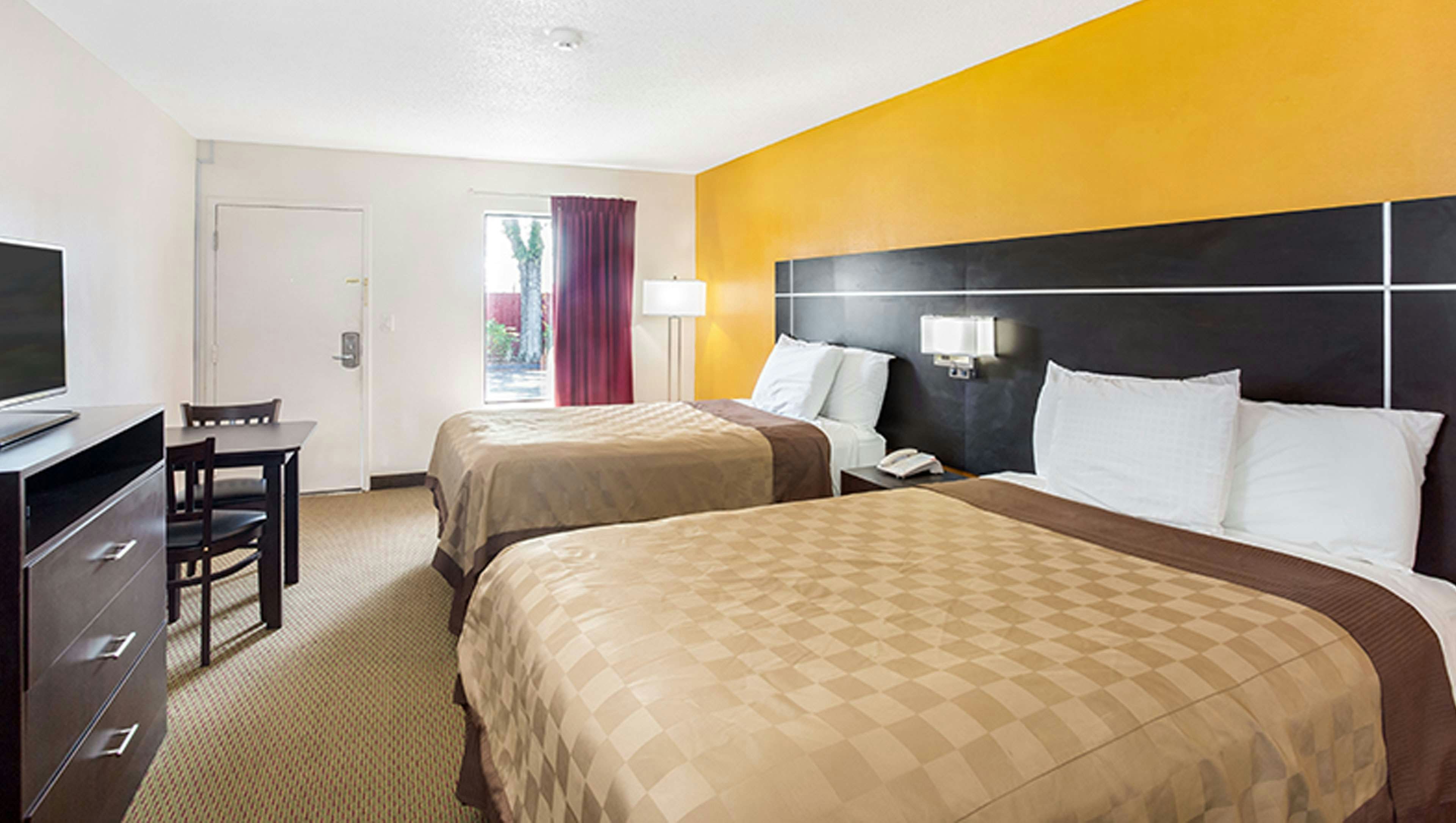2 Double Beds Nonsmoking