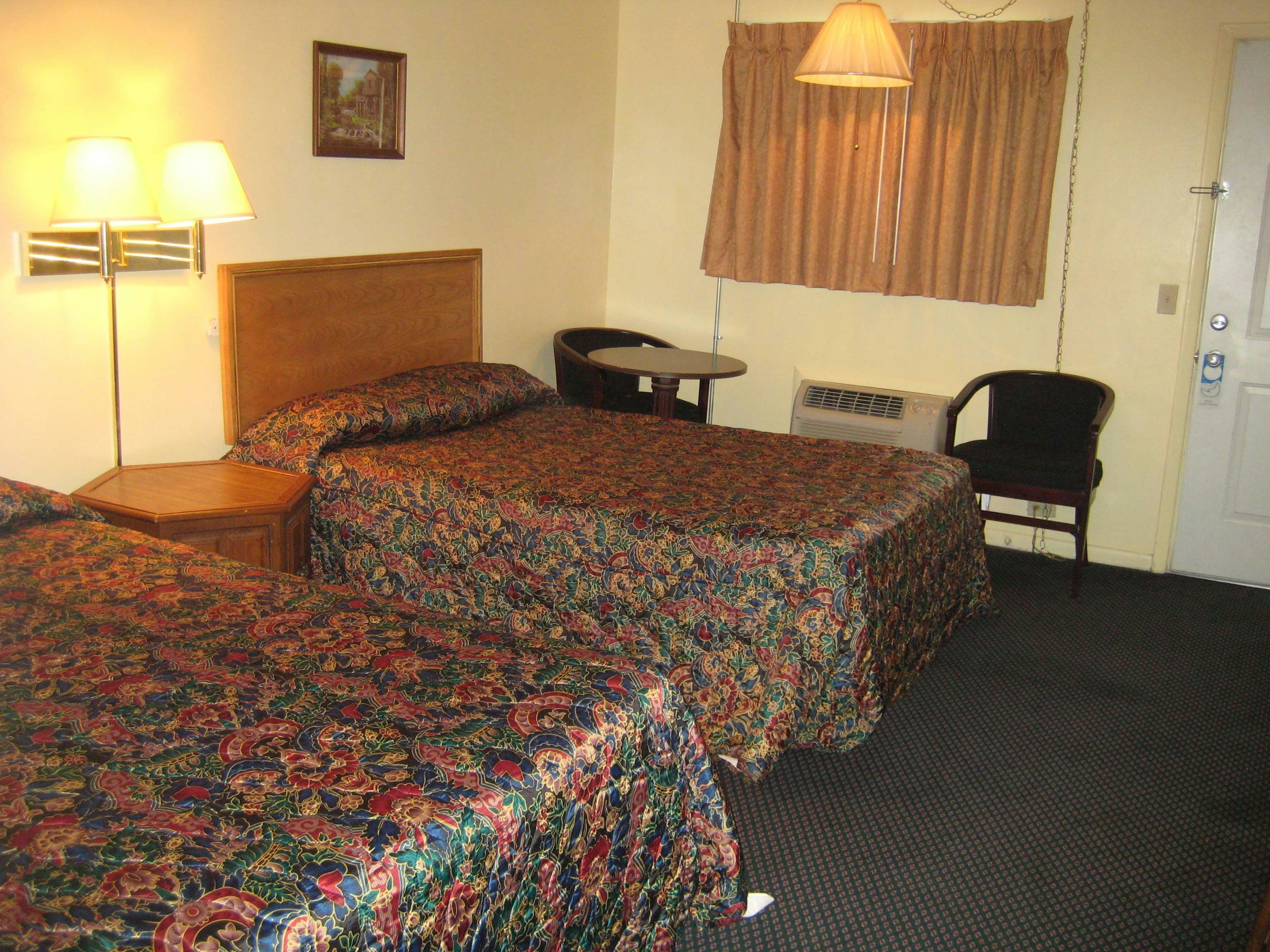 Guest House Motel Chanute 2 Double Beds Nonsmoking