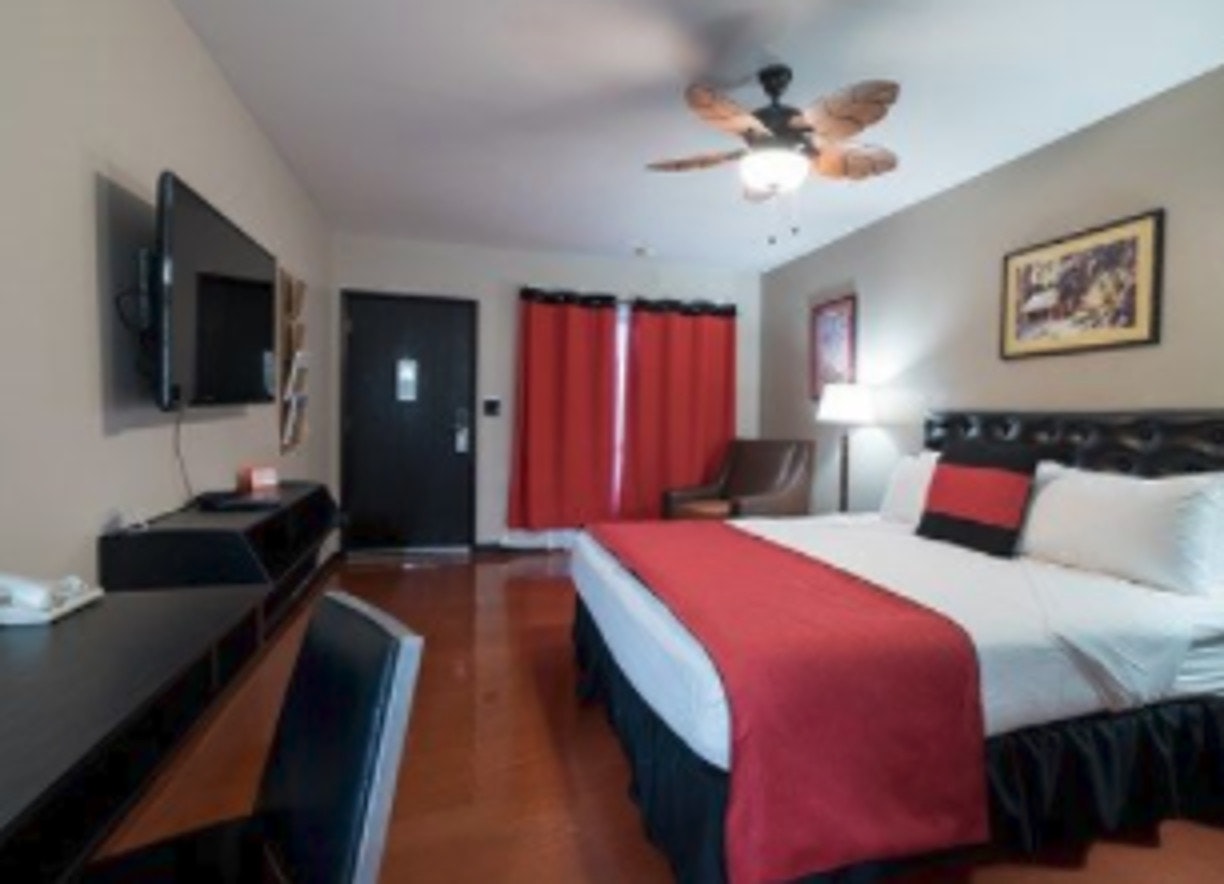 Caliente Tropics Resort