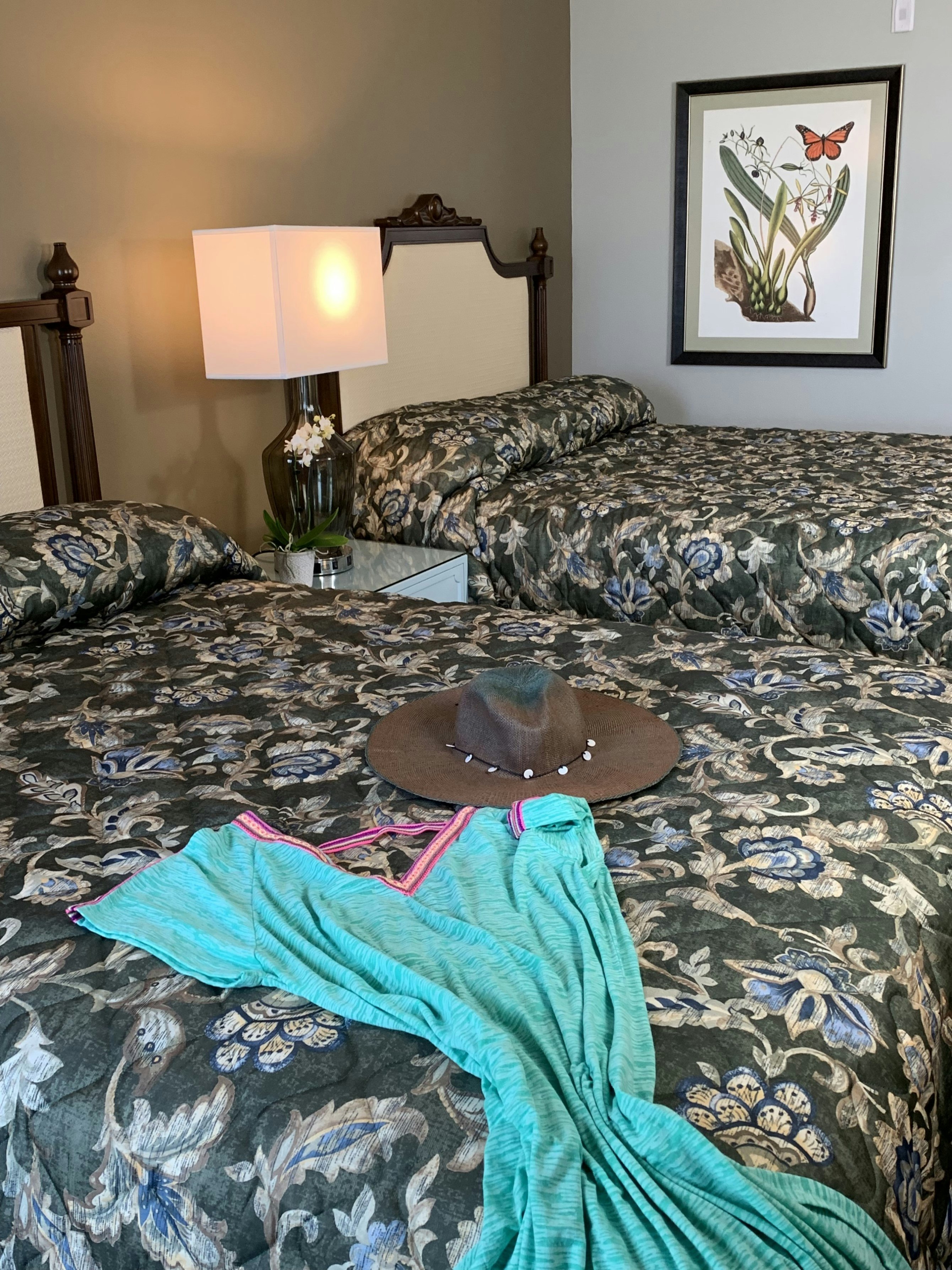 Handicap Queen Suite Pool or Garden View