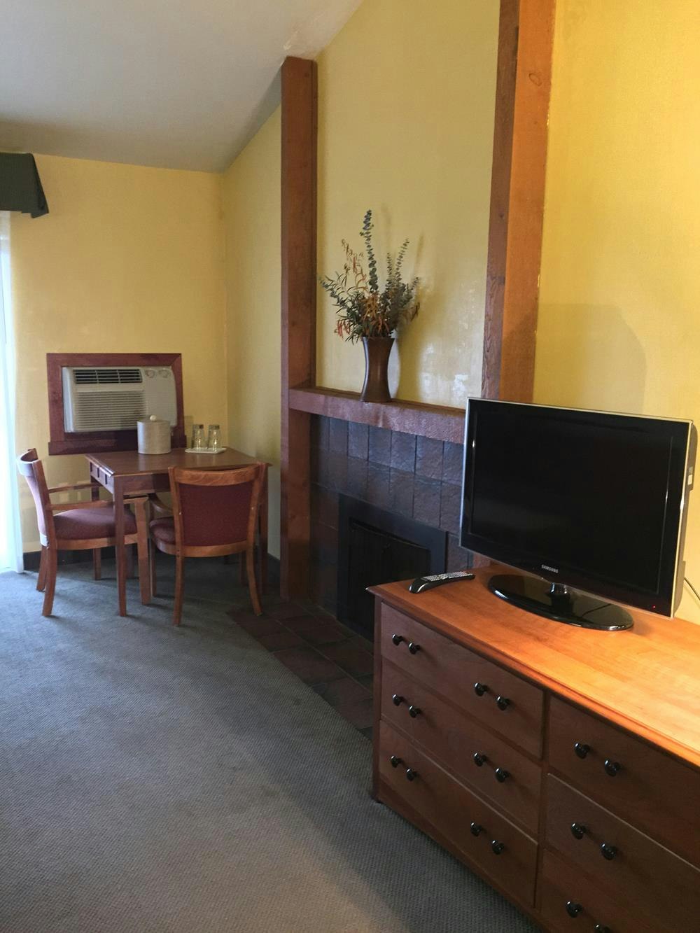 Western Holiday Lodge