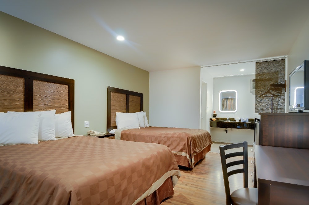 Accessible Two Queen Beds Non-Smoking w/Roll-In Shower