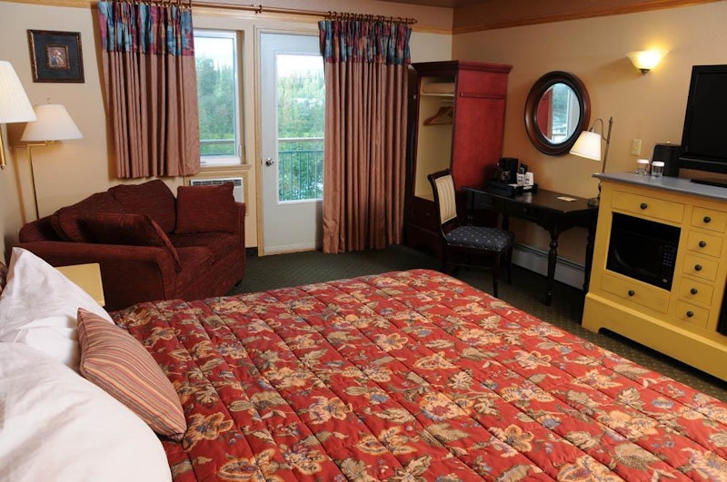 Pikes Waterfront Lodge
