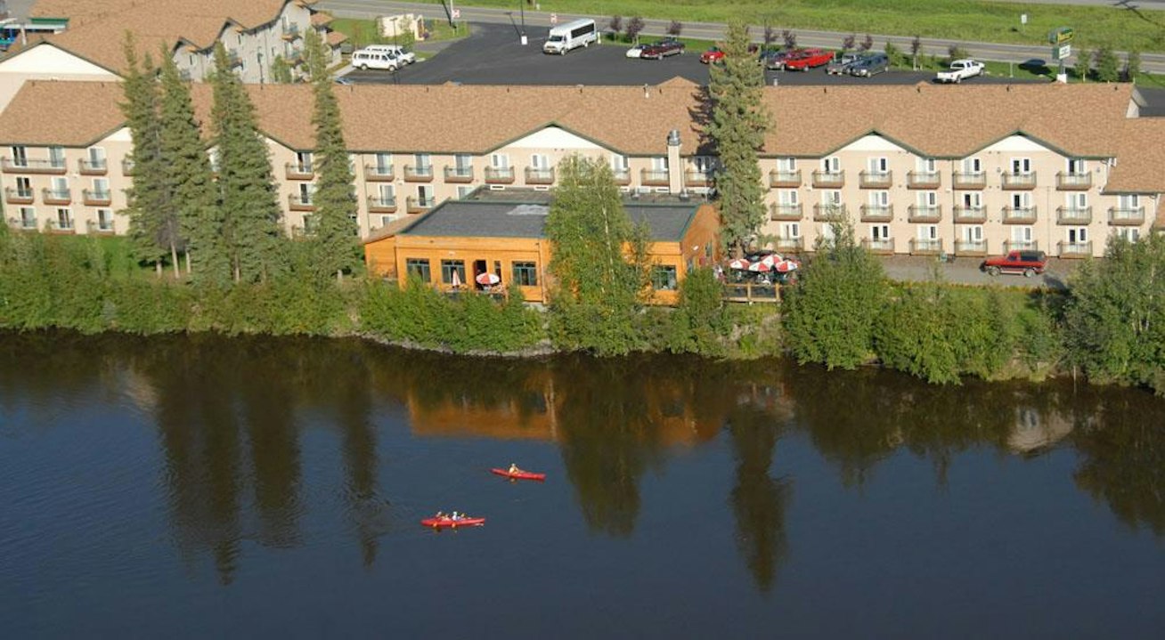 Pikes Waterfront Lodge