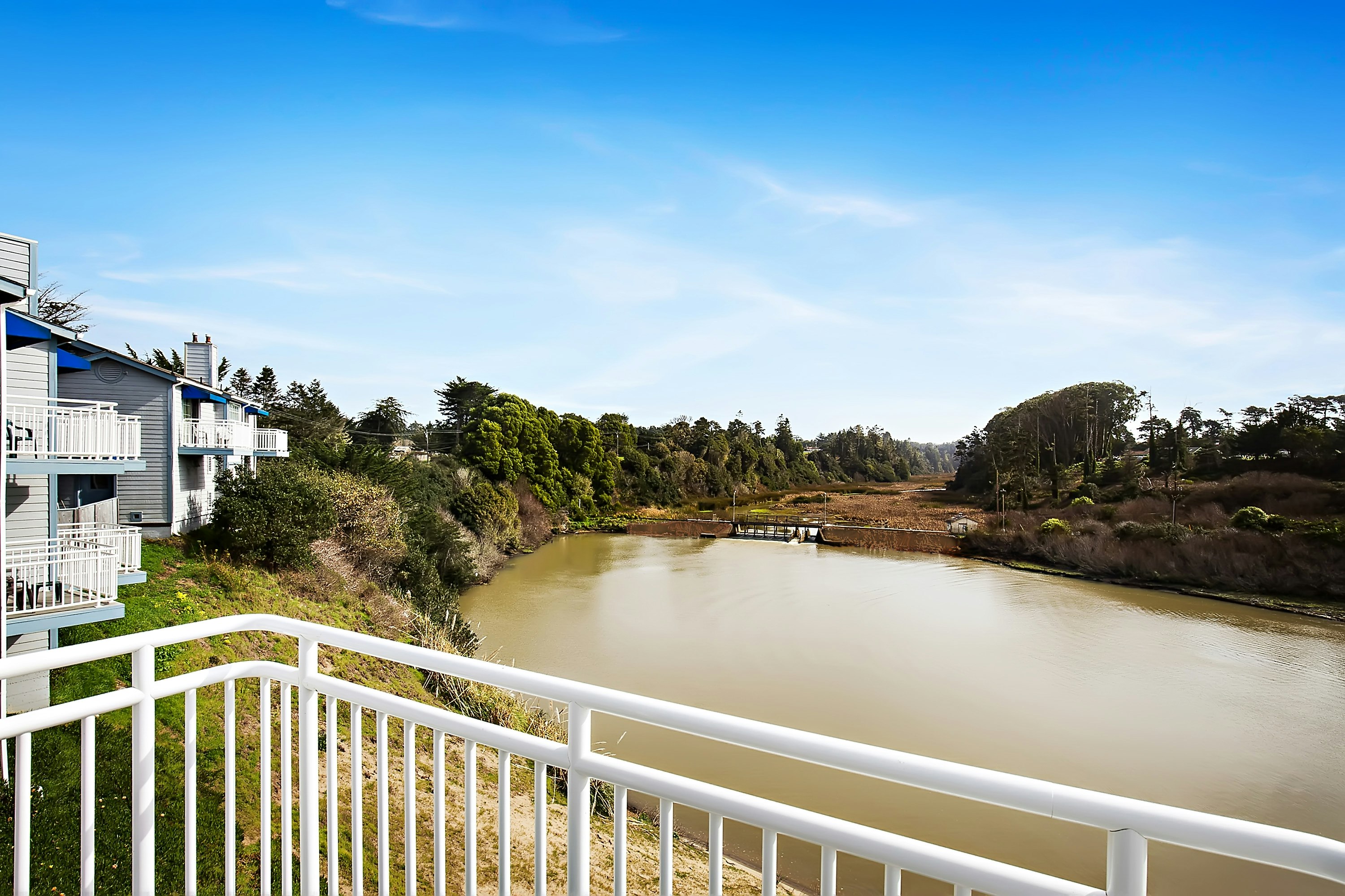 1 King Bed Non-Smoking Estuary View with Soaking Tub