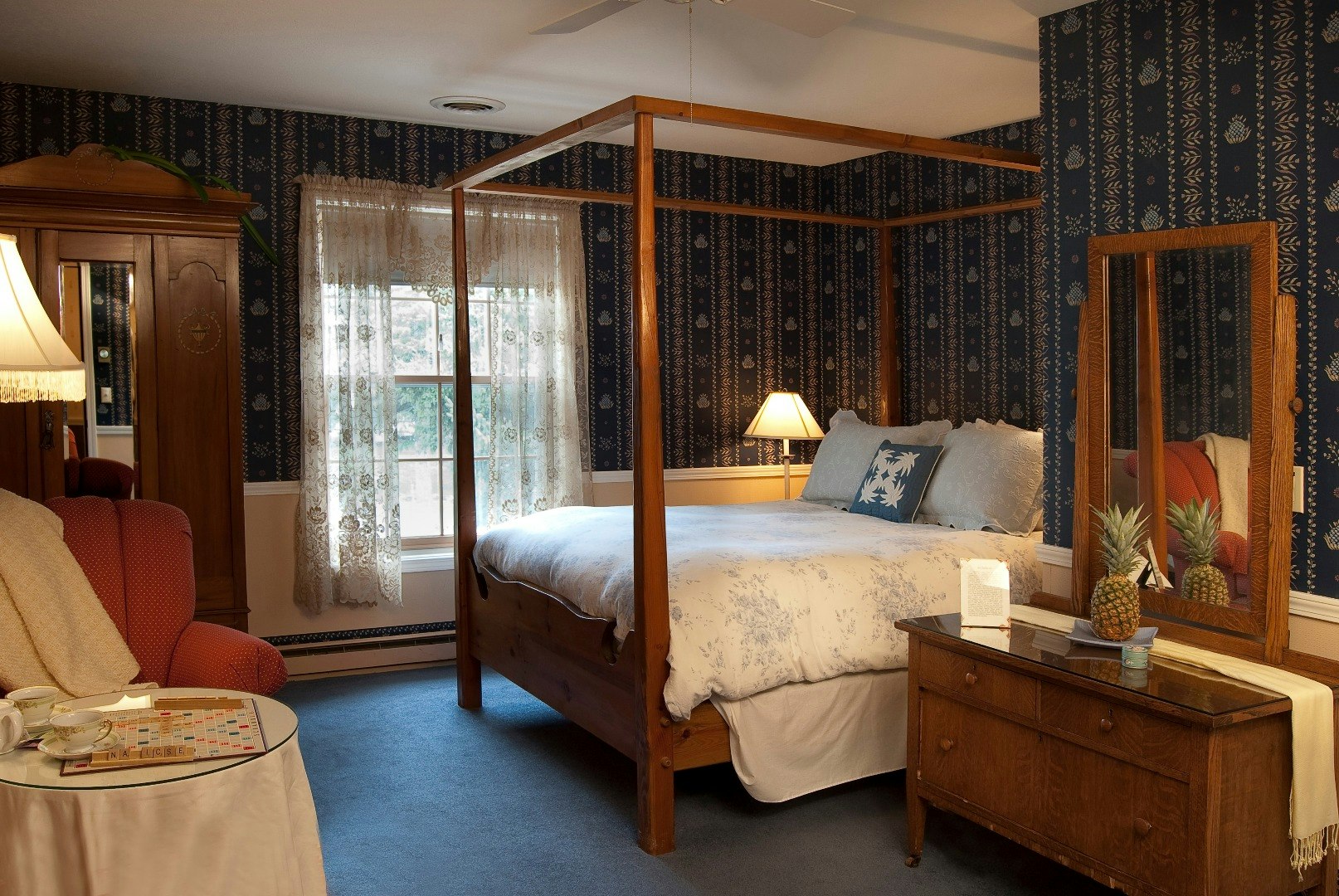 Eagle Harbor Inn