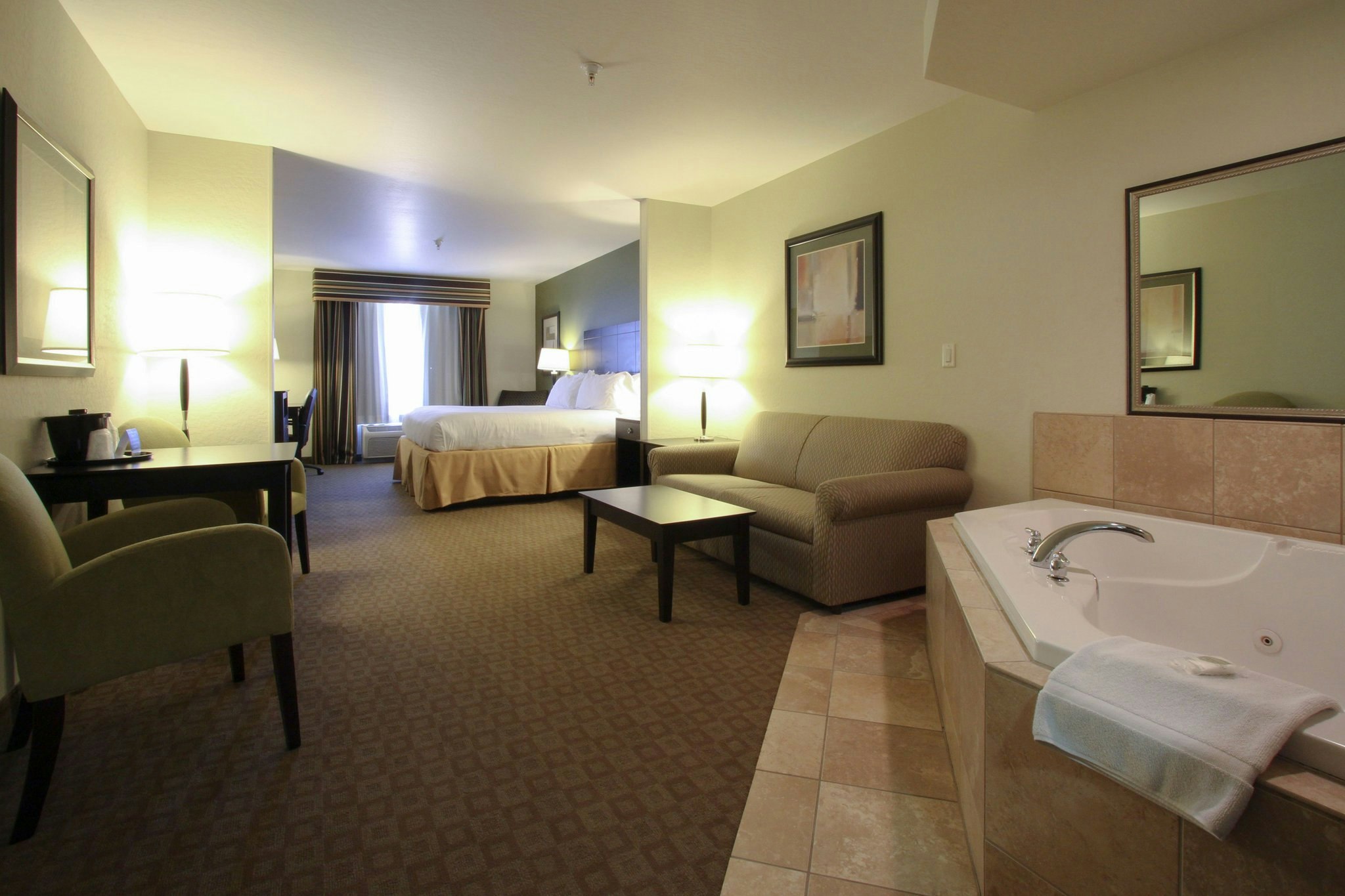 King Jacuzzi Suite
