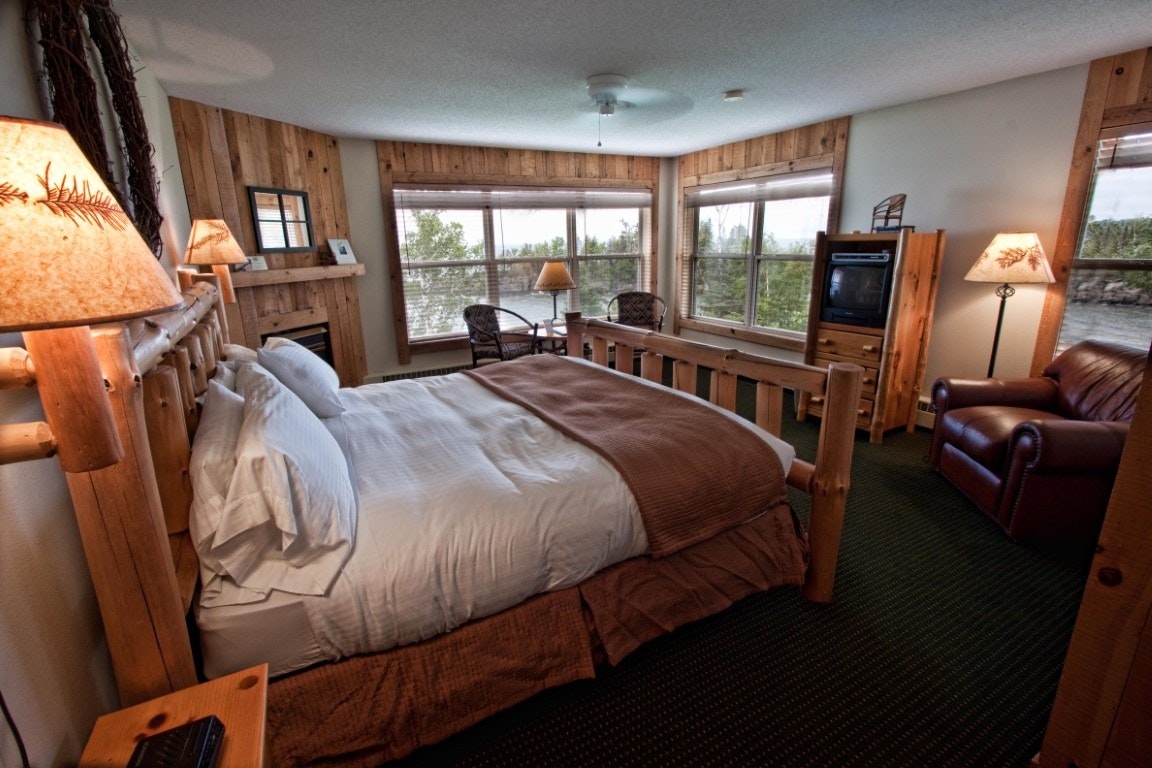 Cove Point Lodge