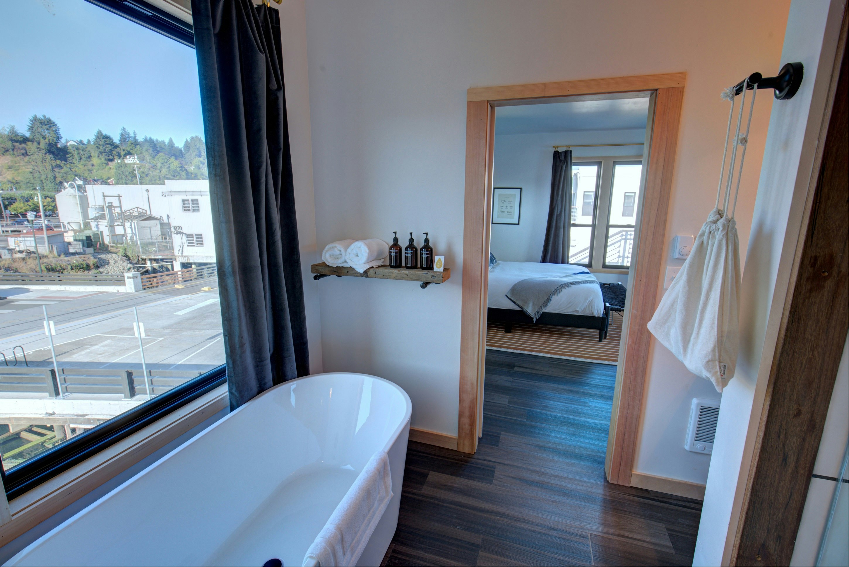 Bowline Hotel