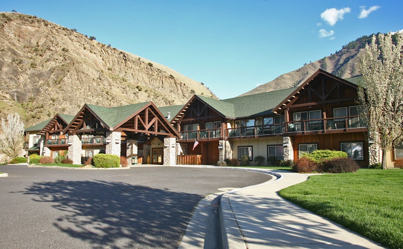 Salmon Rapids Lodge