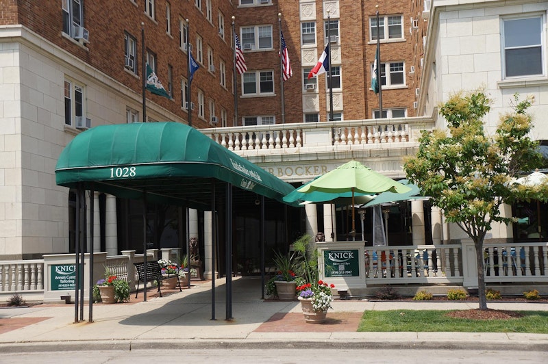 Knickerbocker on the Lake Hotel