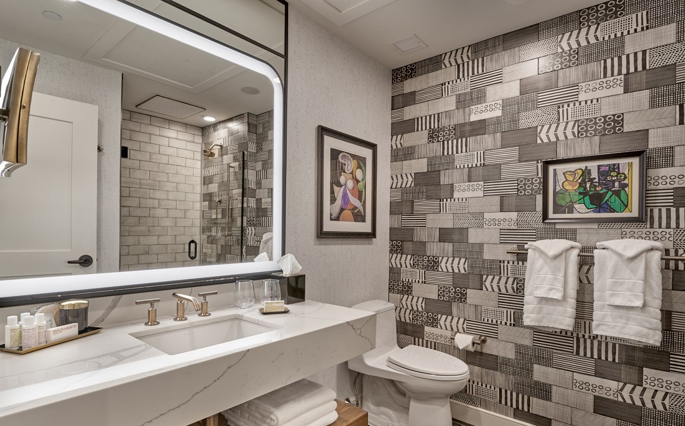 Elevated Mountain View Suite