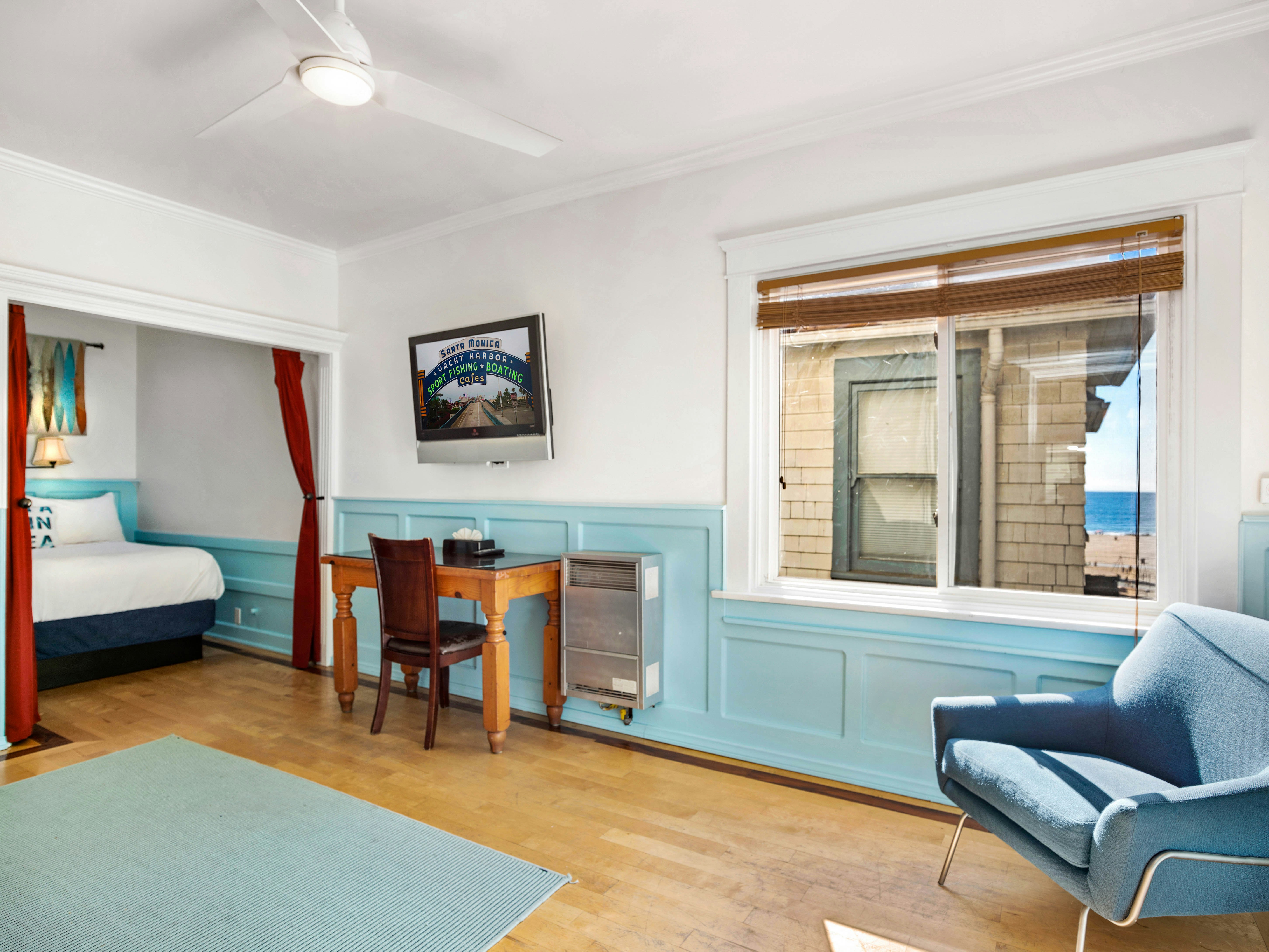 Non Smoking Alcove Suite