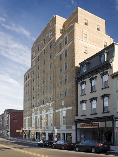 Grand Eastonian Hotel & Suites
