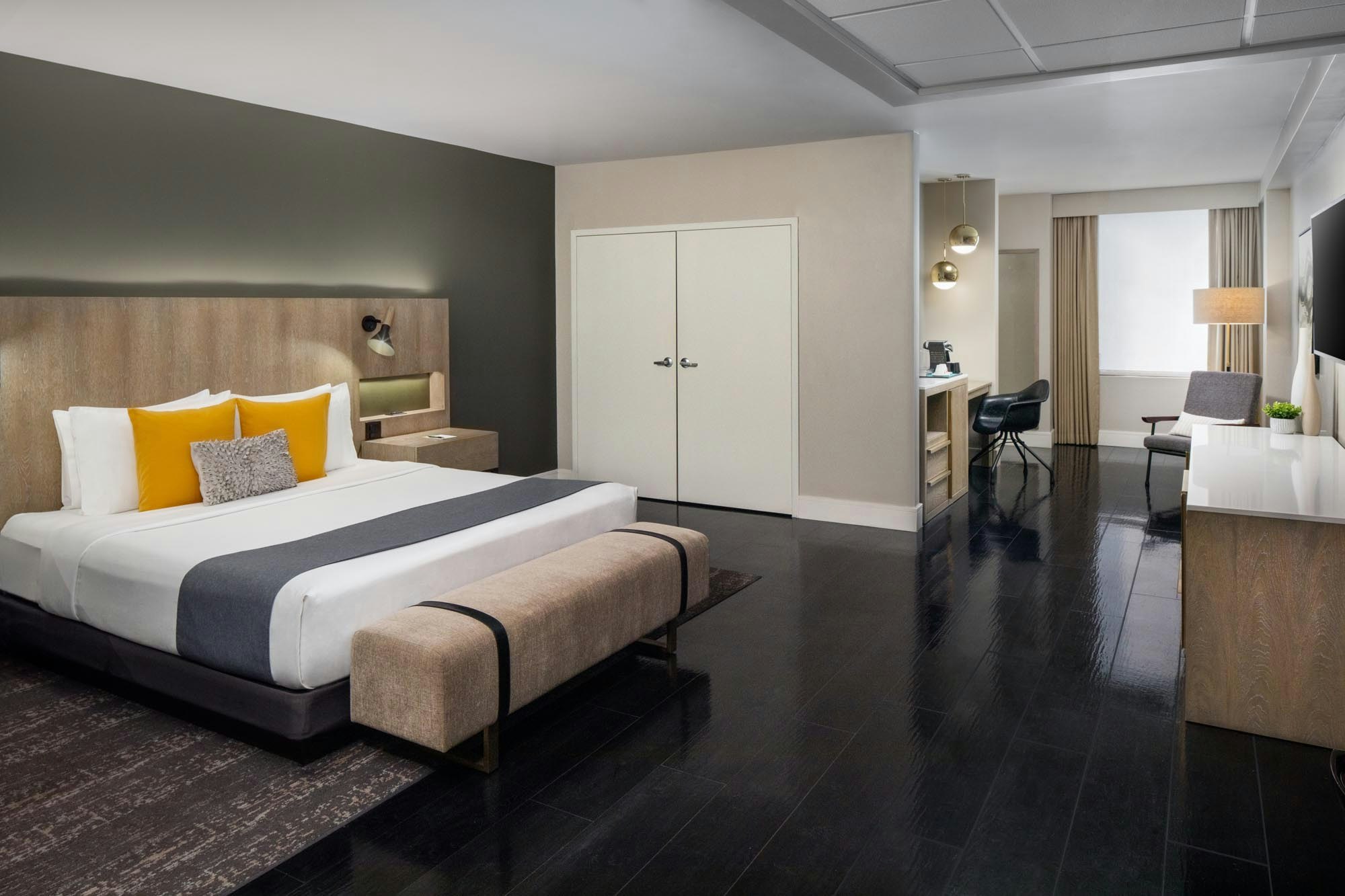 Luxury King Suite