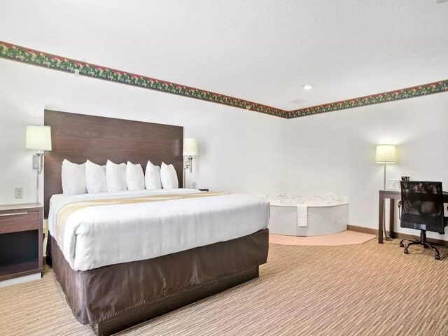EverSpring Inn & Suites Hill City