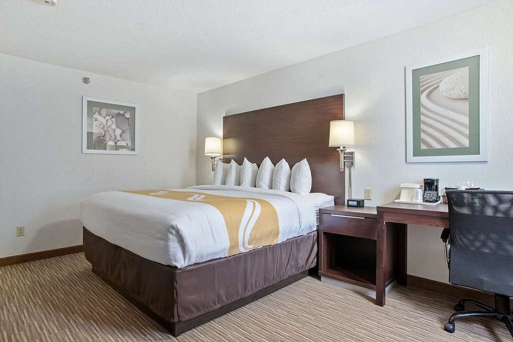 EverSpring Inn & Suites Hill City