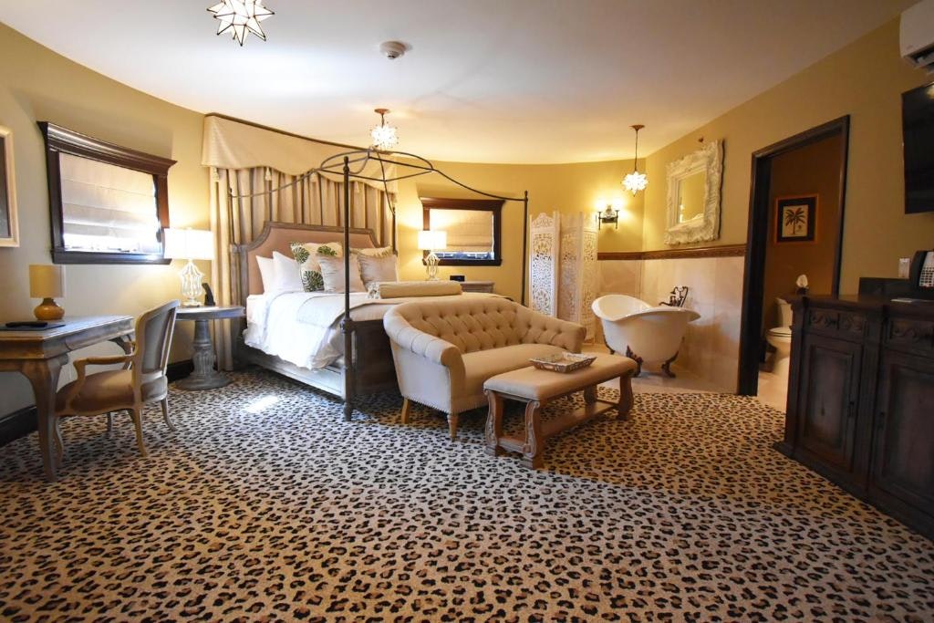 Premium Spa Suite - 1 King Bed
