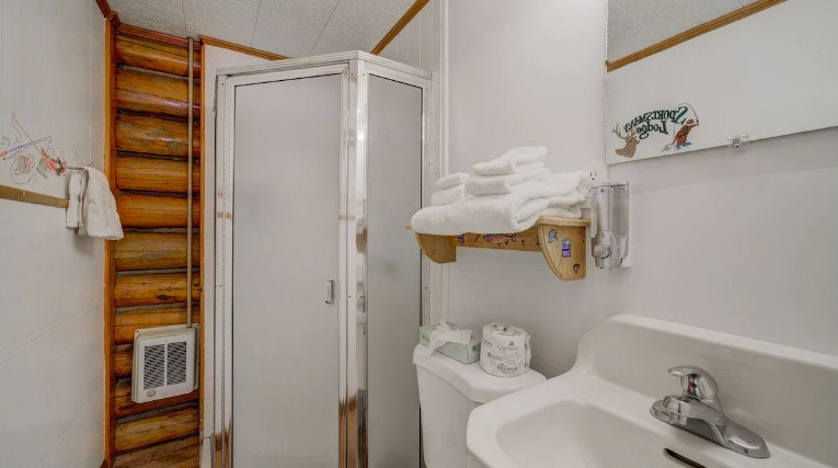 QUEEN CABIN