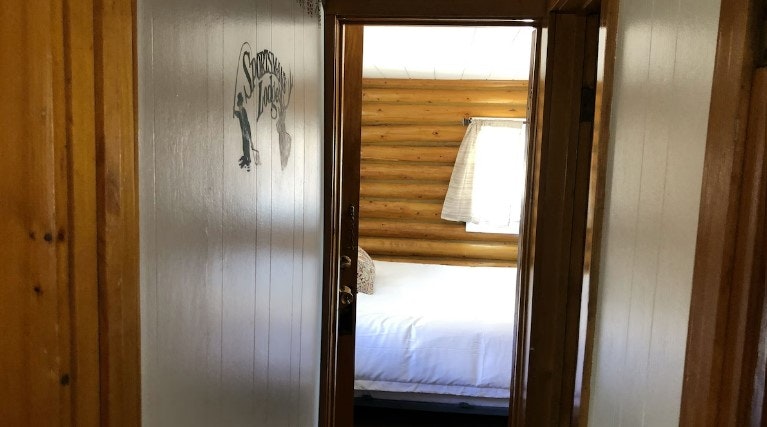2 ROOM CABIN 2 QUEENS