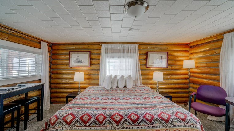 Sportsmans Lodge