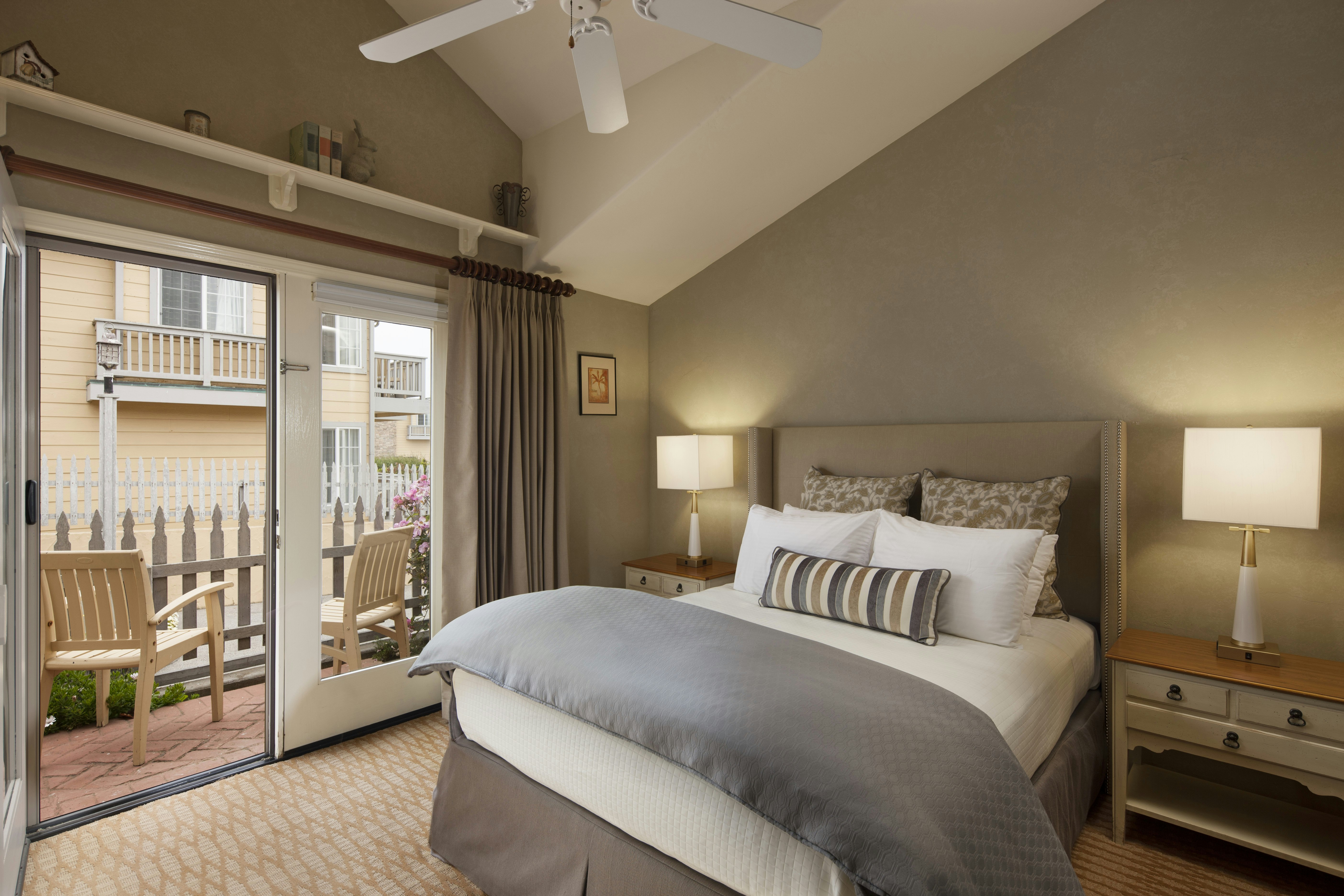 Pelican Inn and Suites