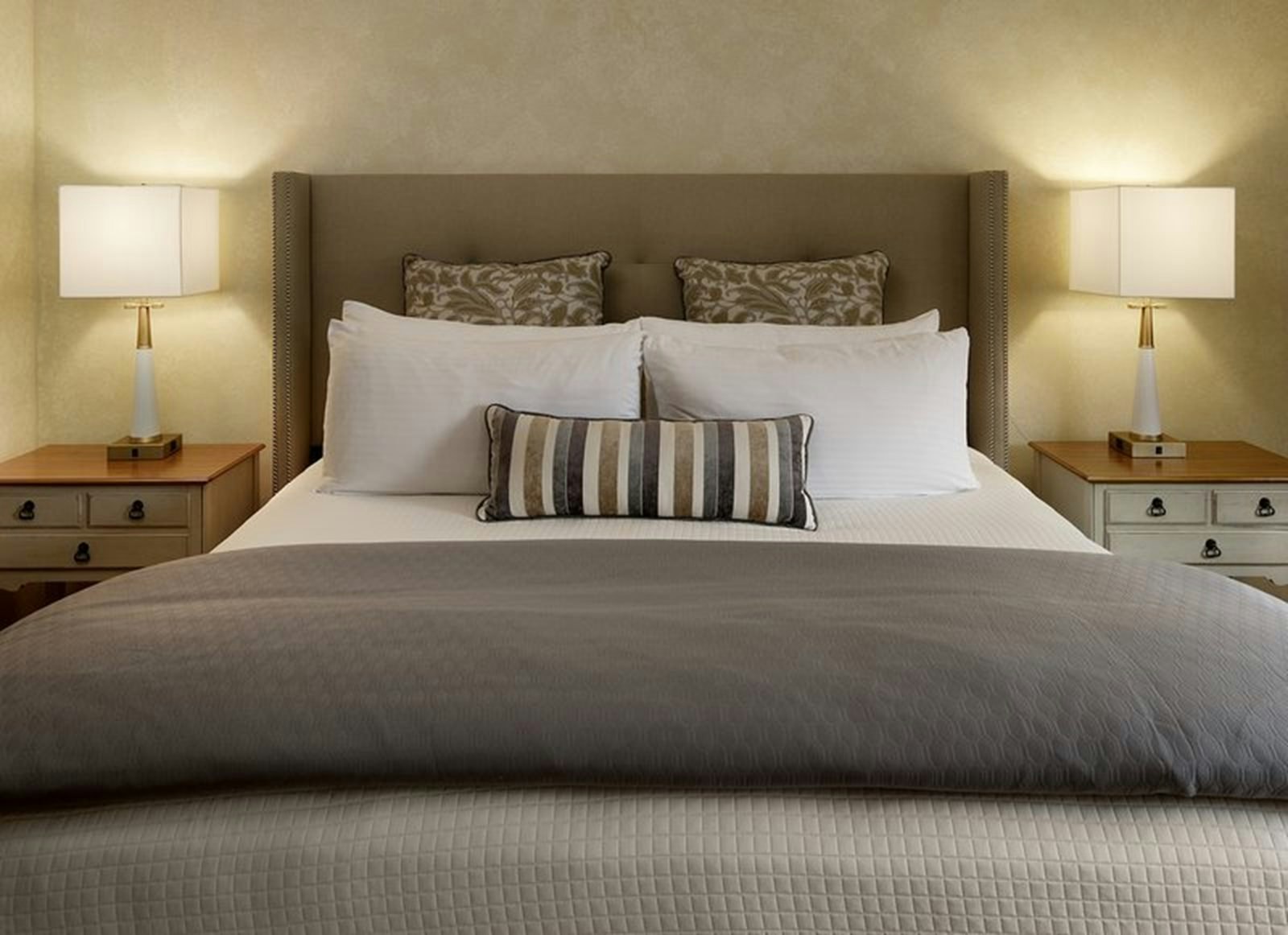 Pelican Inn and Suites