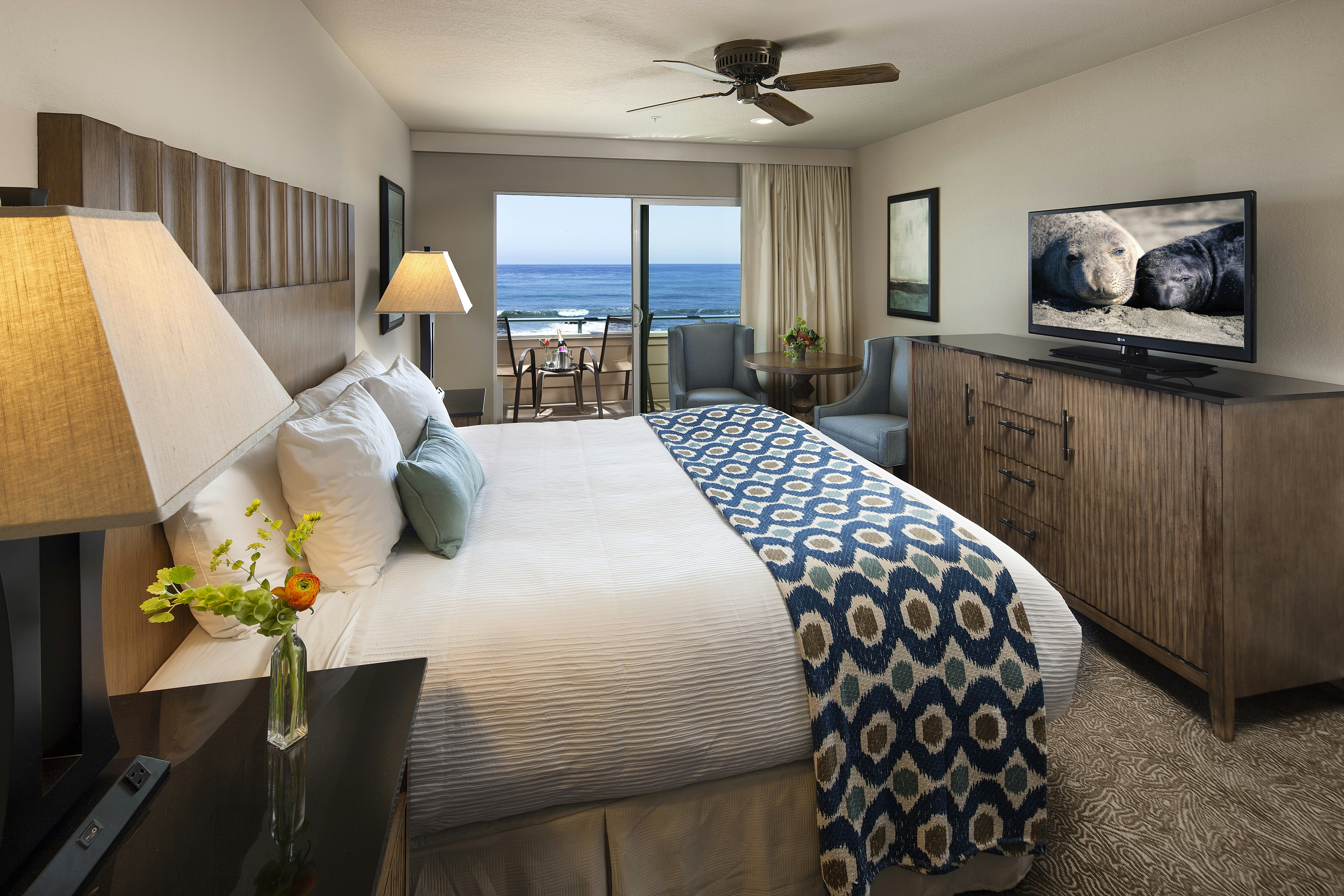 Cambria Landing Inn & Suites