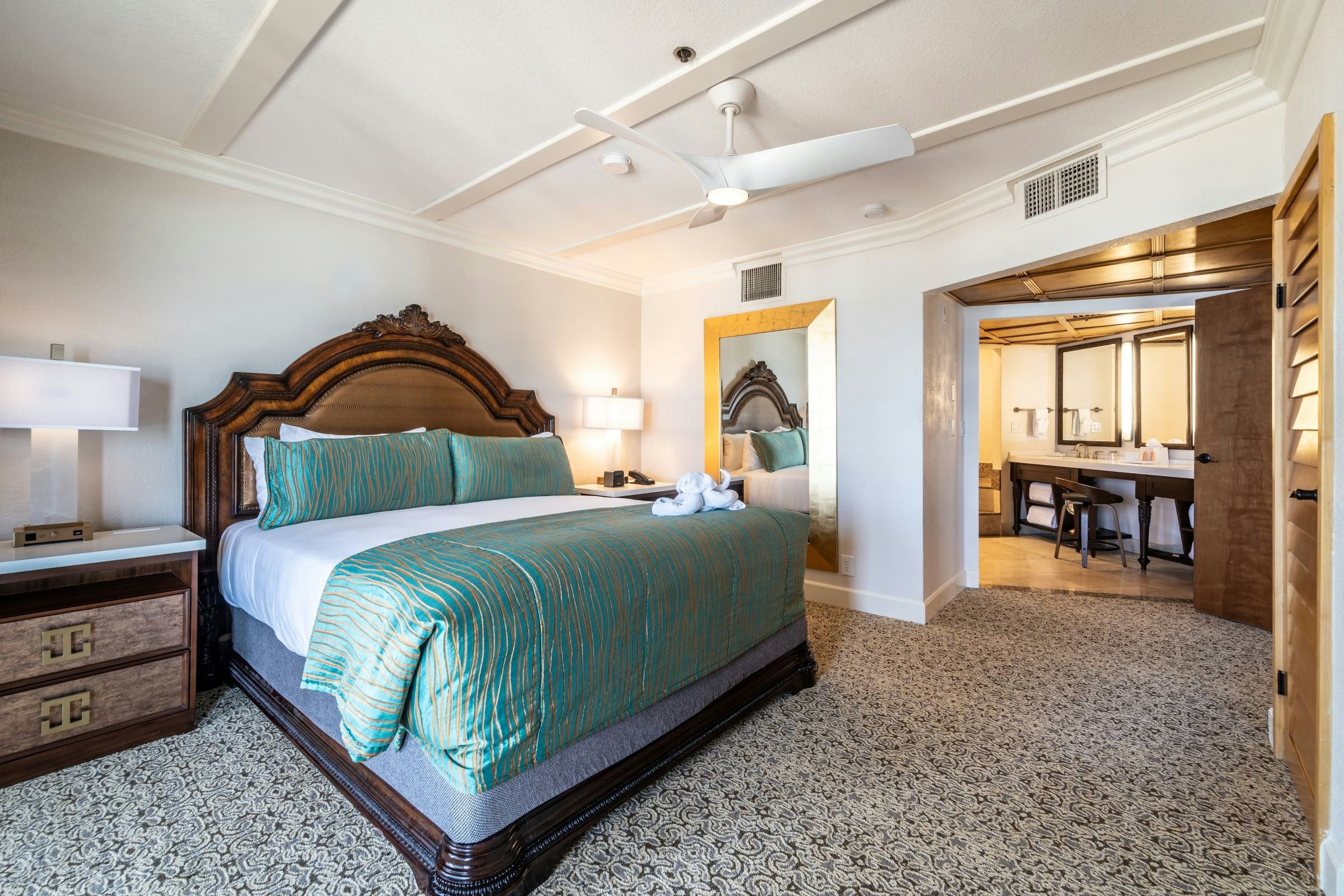 Pacific Terrace Hotel