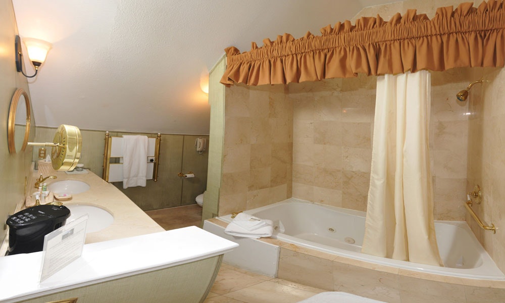 The Cliff House at Pikes Peak