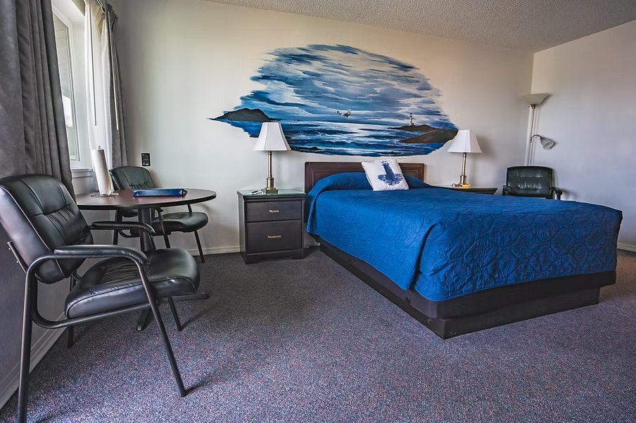Lighthouse Cove Inn