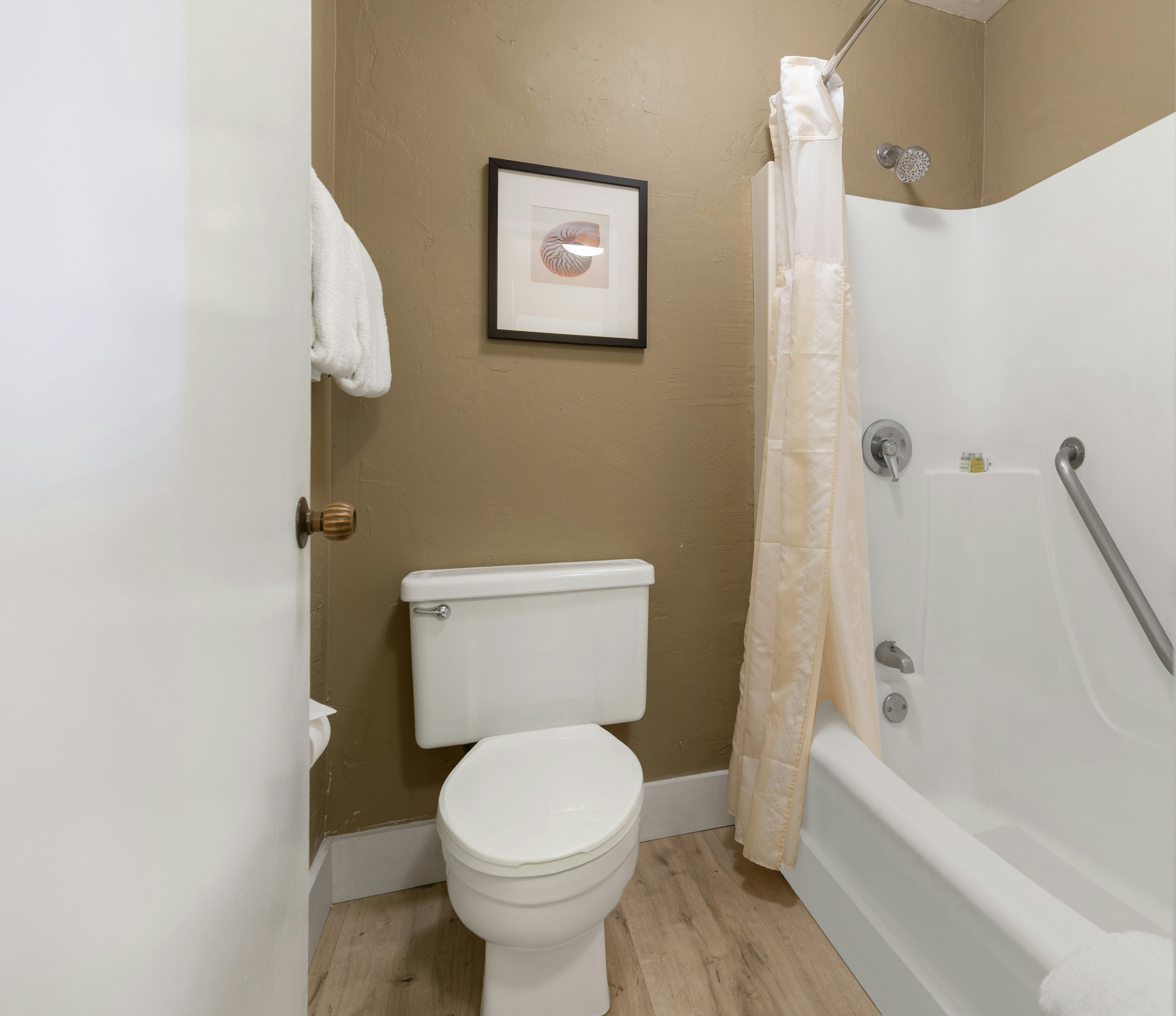 Plantation Hale Suites