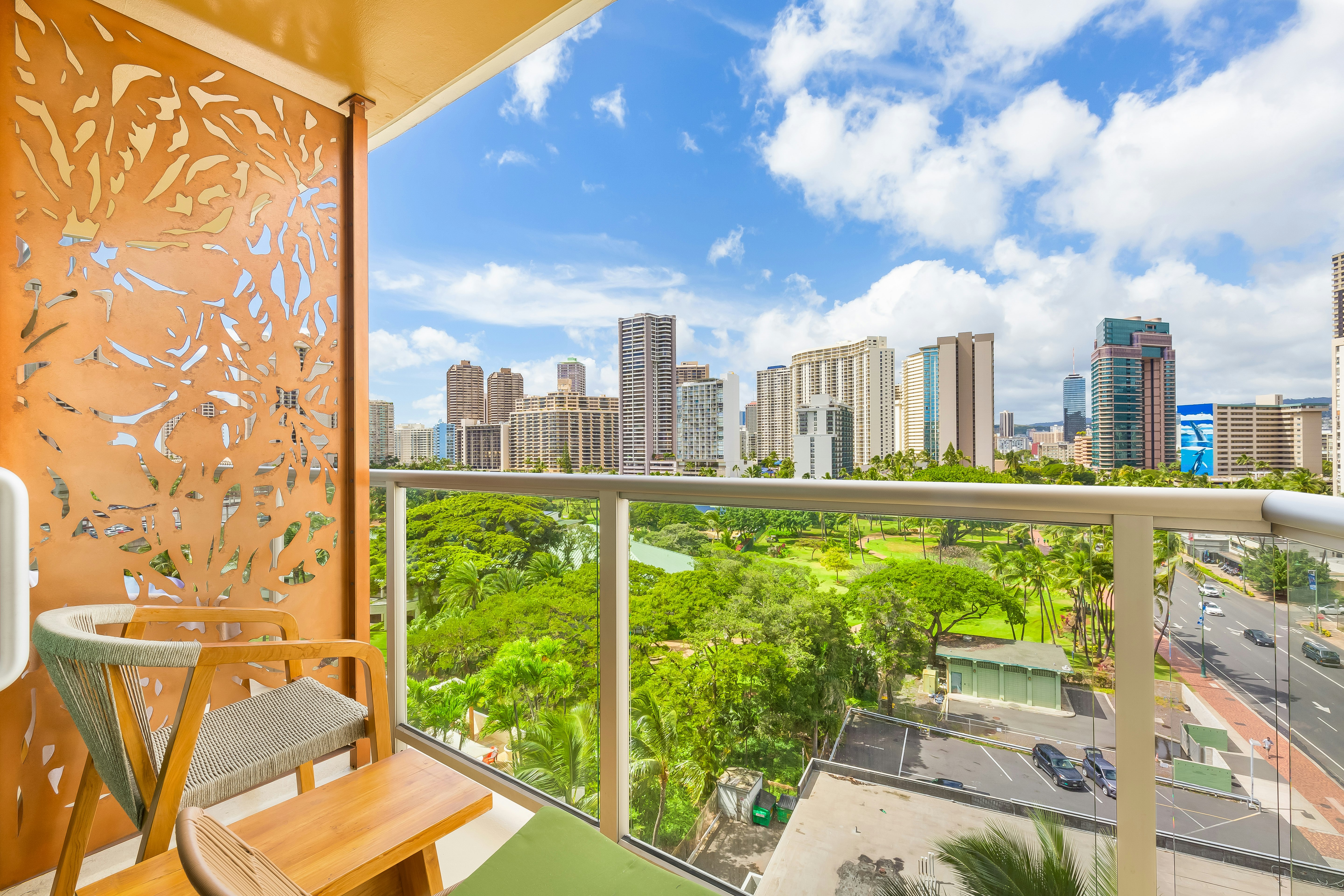 Luana Waikiki Hotel Suites