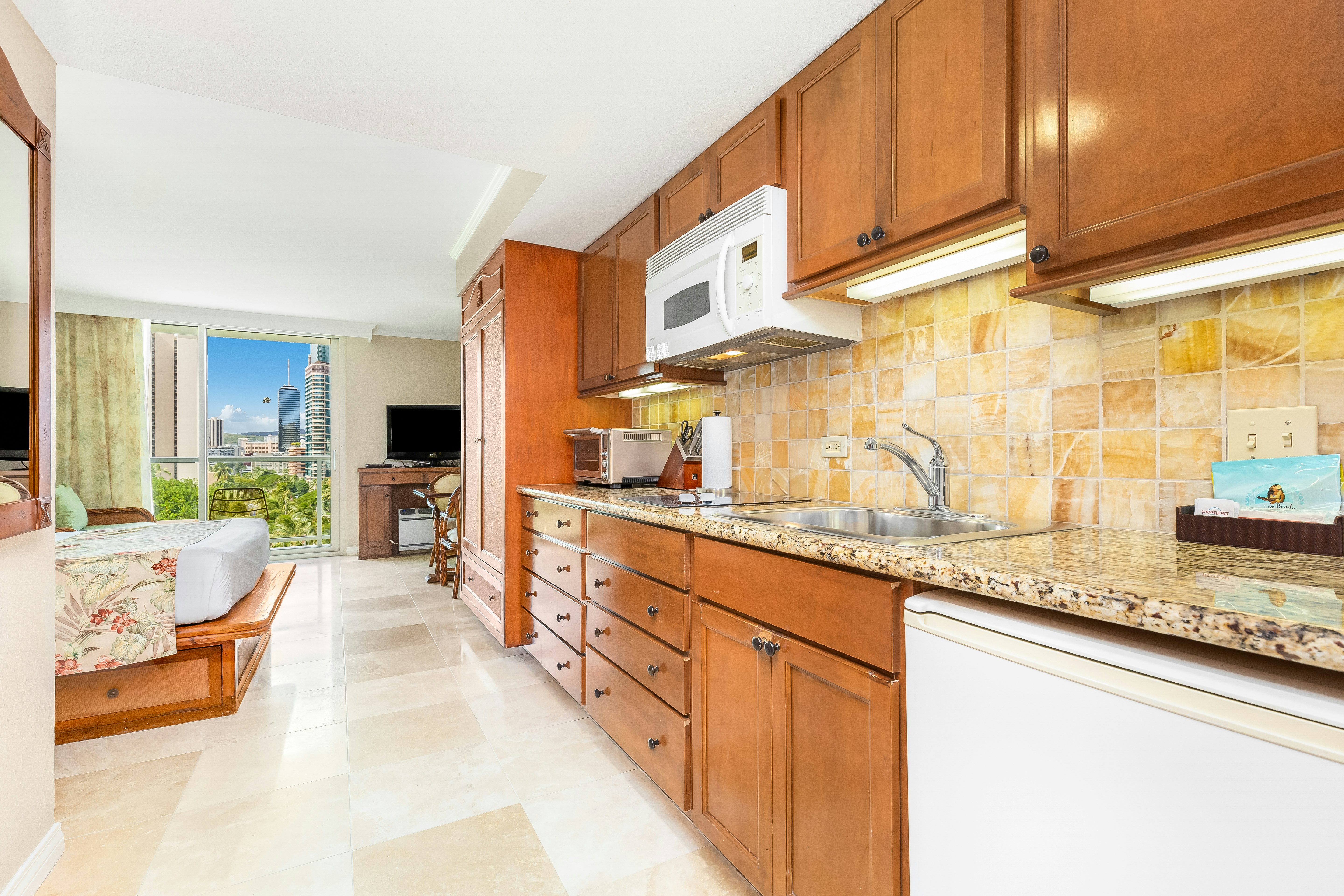 Luana Waikiki Hotel Suites