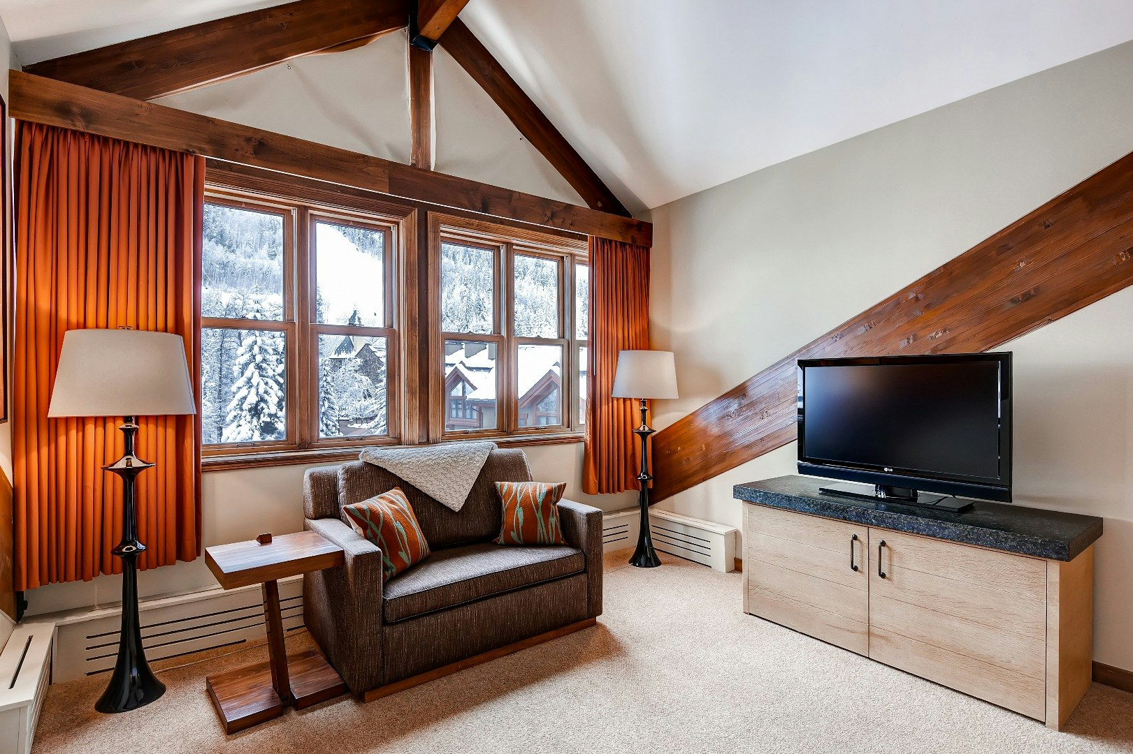Deluxe Room with King Bed