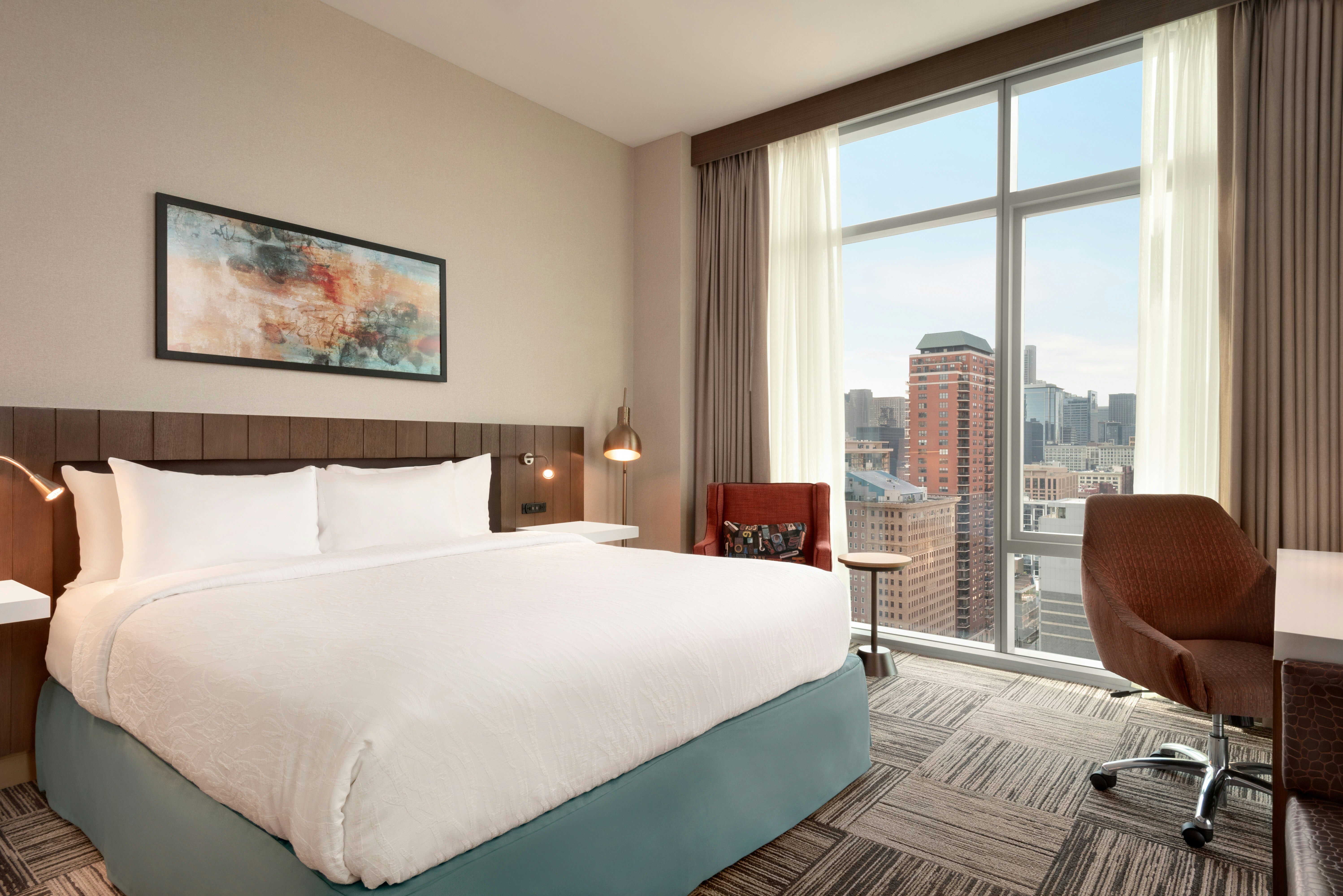 1 KING BED CORNER ROOM