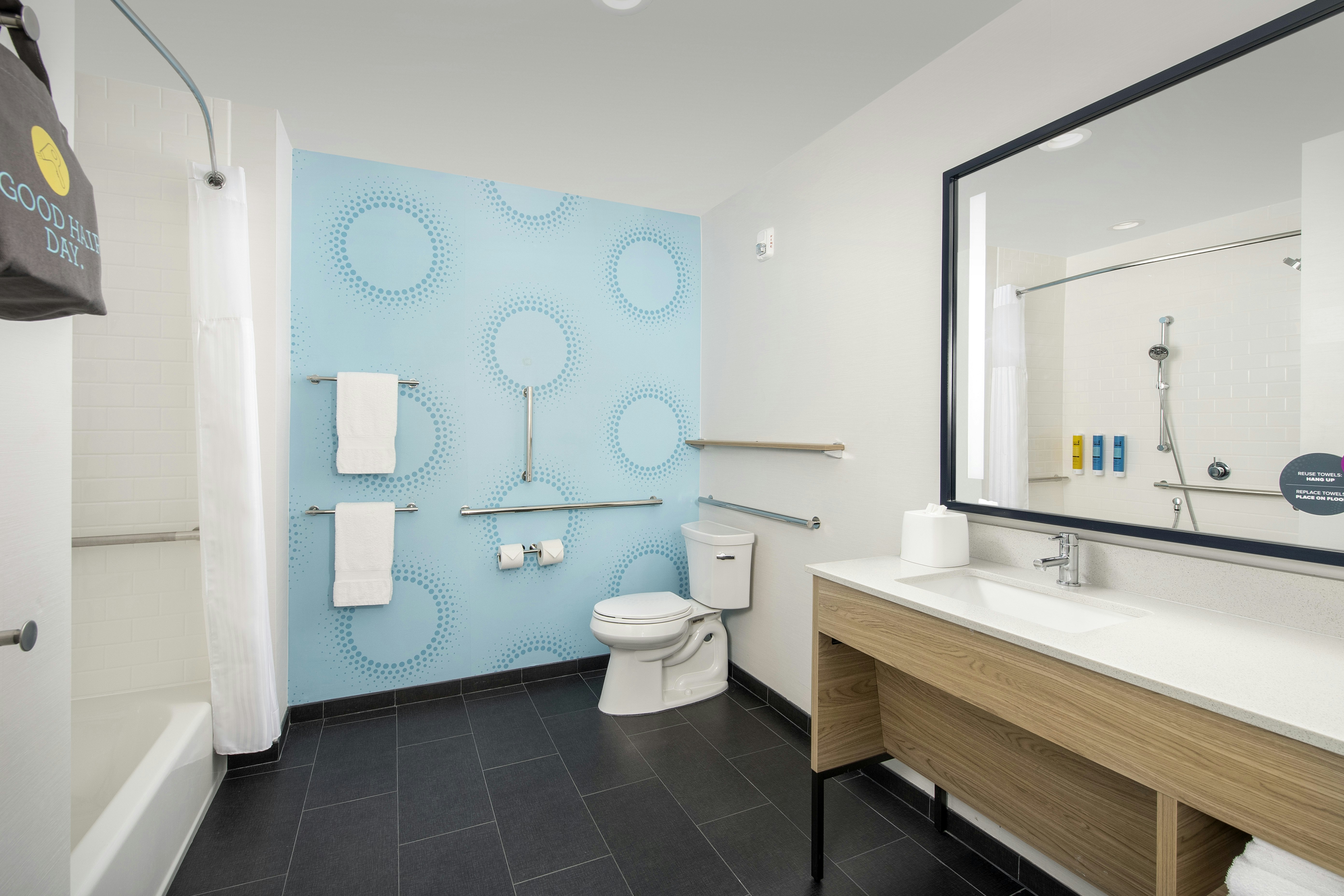 1 KING ACCESSIBLE TUB