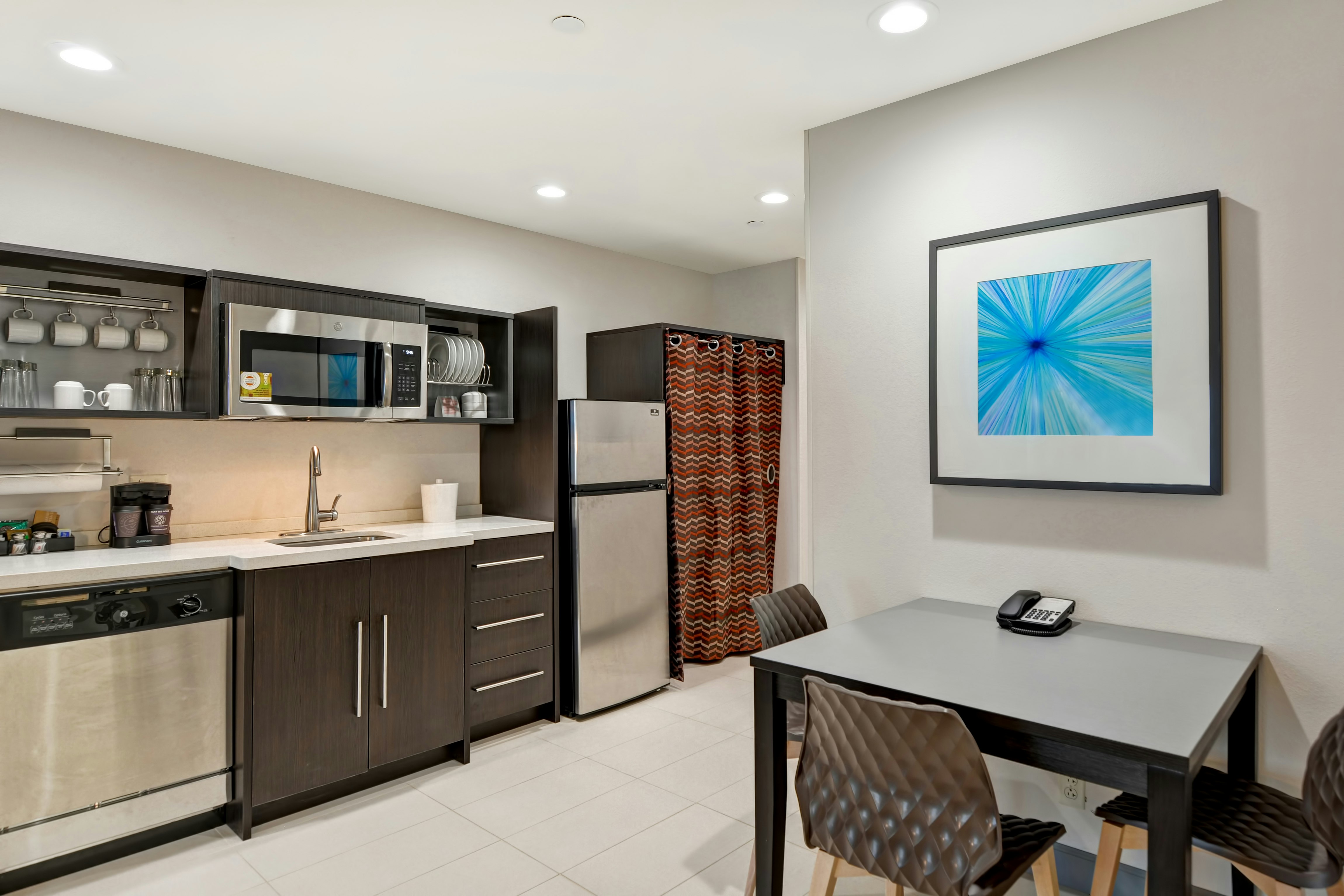 1 KING 1BDRM SUITE NONSMOK