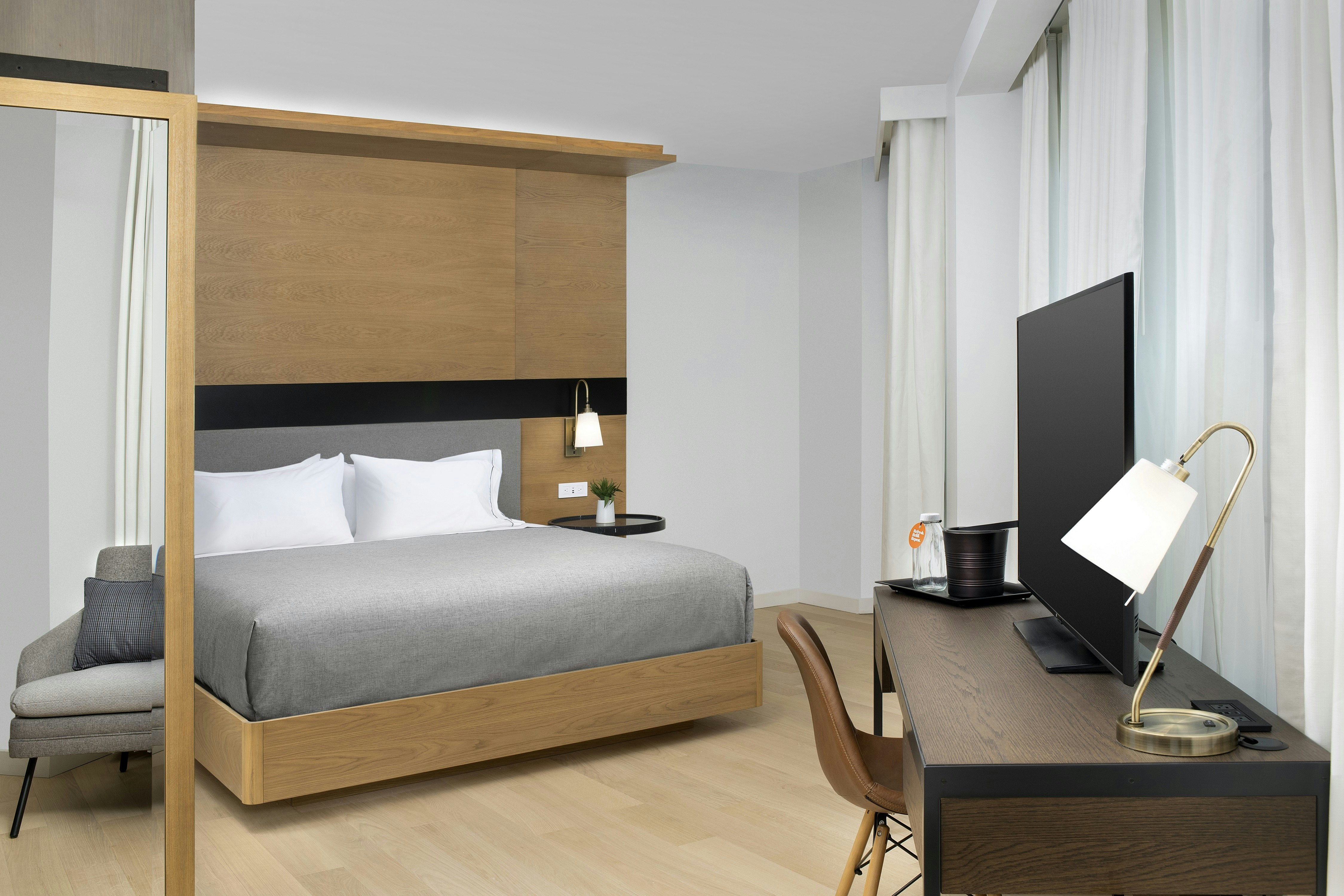 1 KING STUDIO VIEW SUITE