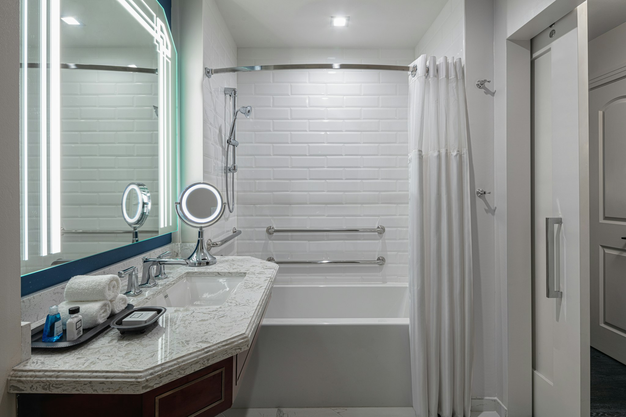 The Higgins Hotel New Orleans, Curio Collection by Hilton