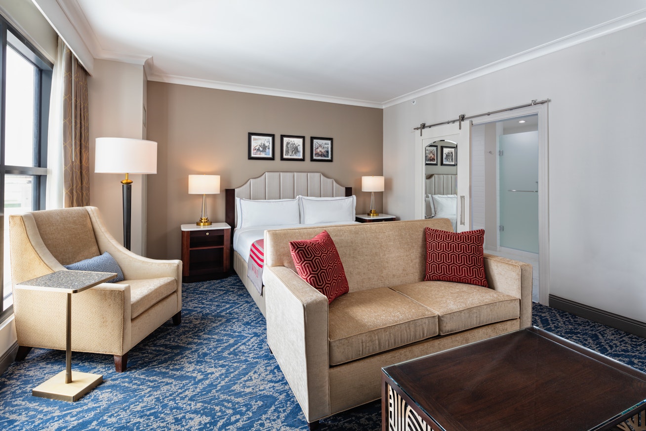 The Higgins Hotel New Orleans, Curio Collection by Hilton